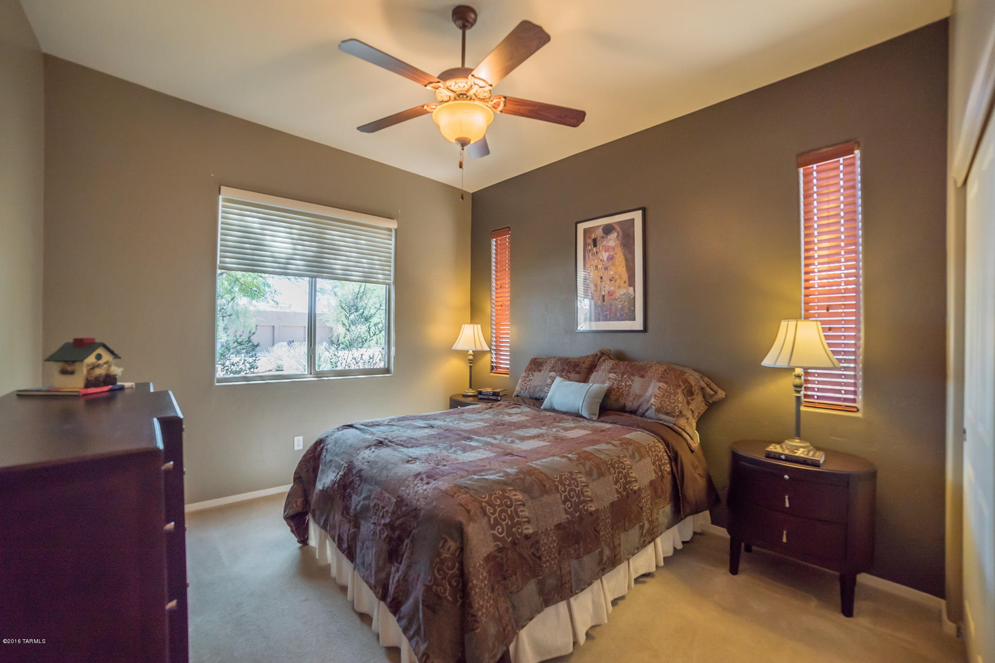 901 E Sylvester Spring Place