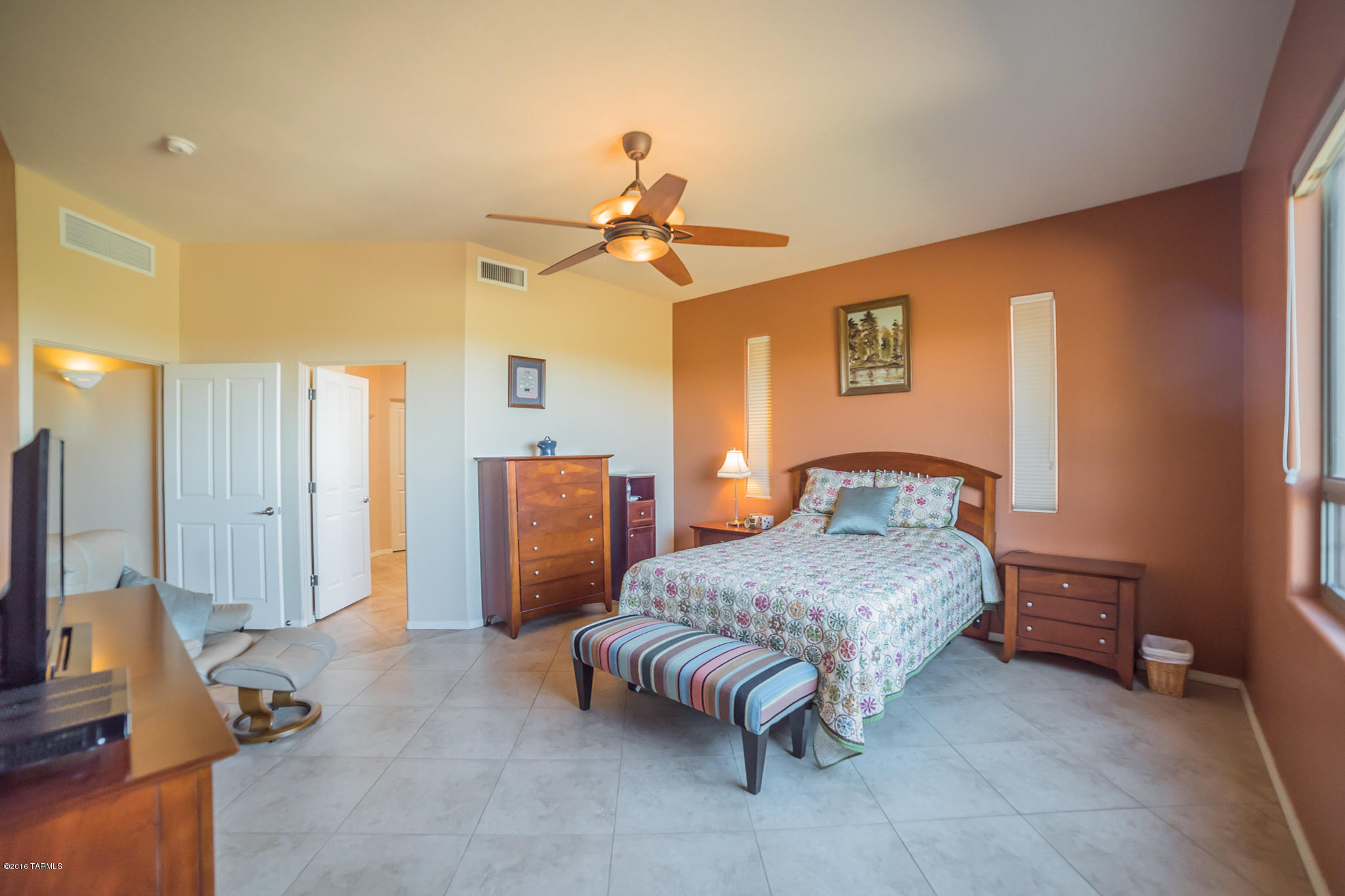 901 E Sylvester Spring Place