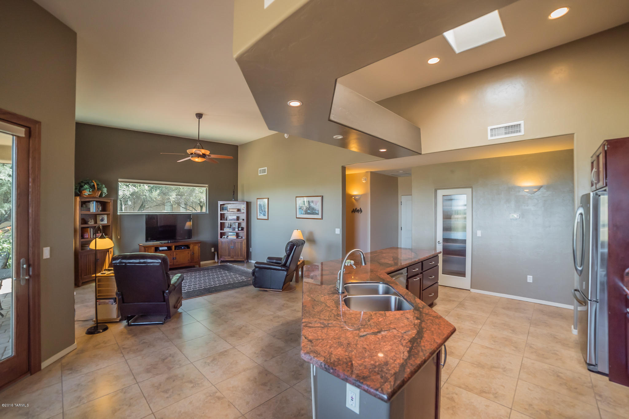 901 E Sylvester Spring Place