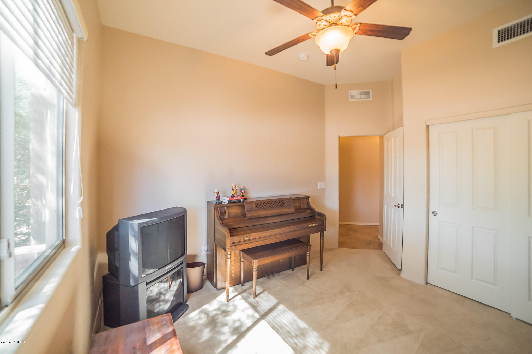 901 E Sylvester Spring Place