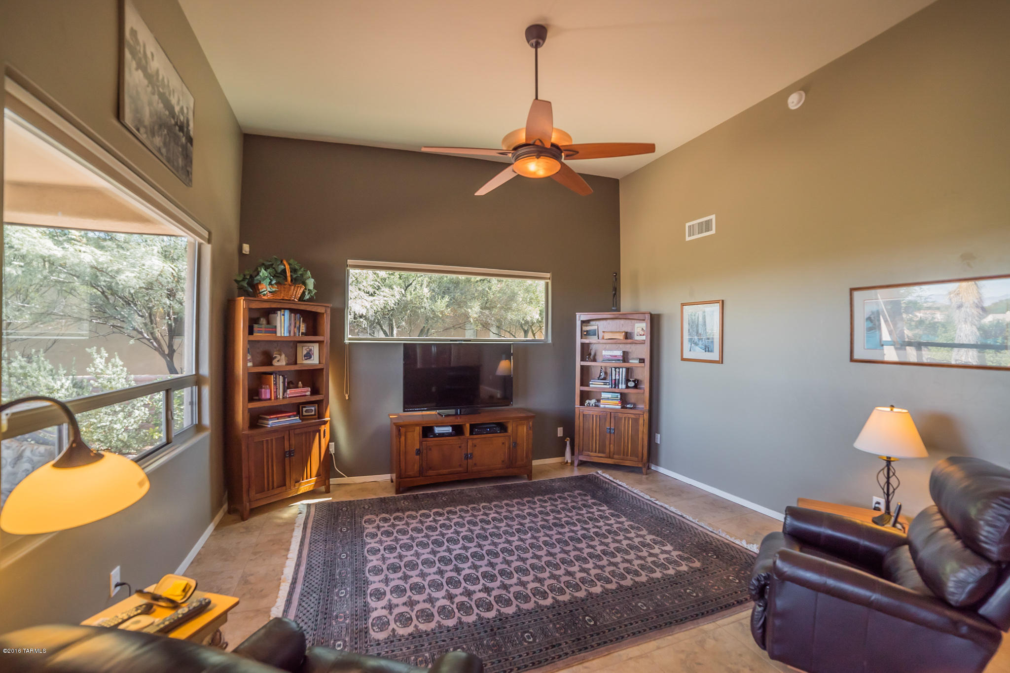 901 E Sylvester Spring Place