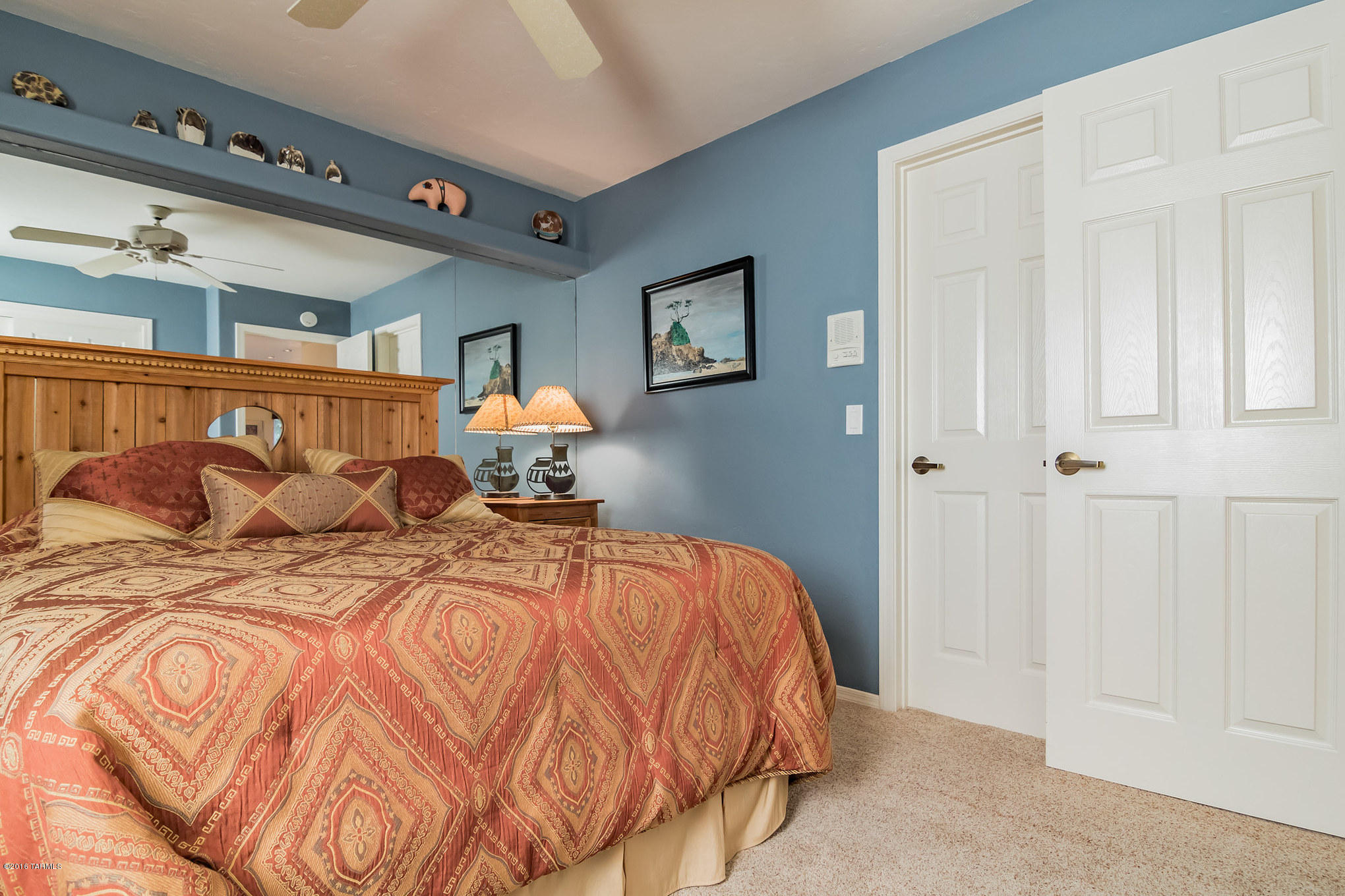 913 W Camino Tierra Libre