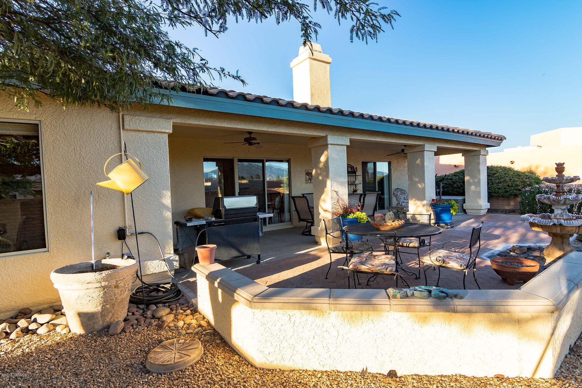 913 W Camino Tierra Libre