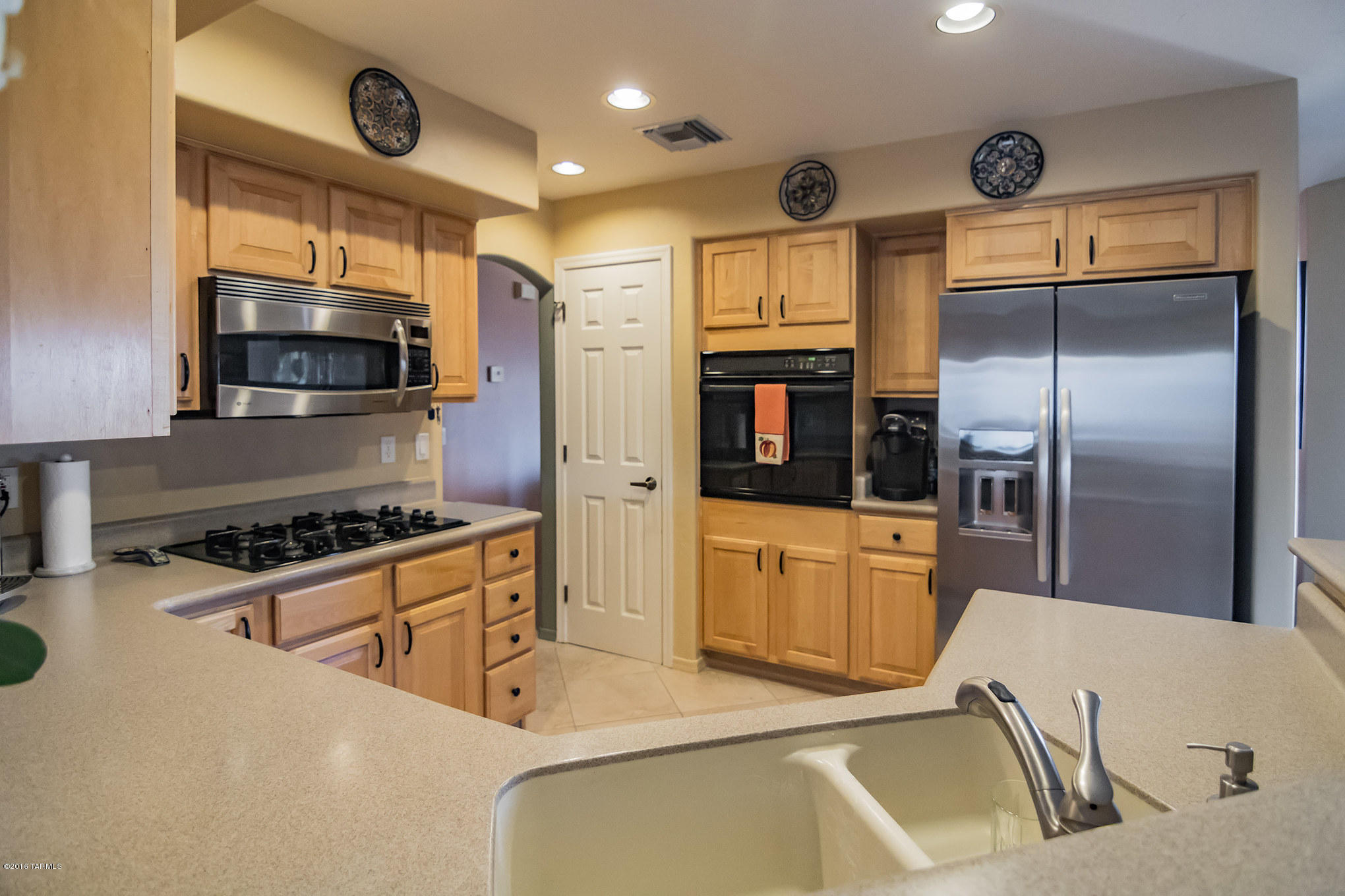 913 W Camino Tierra Libre