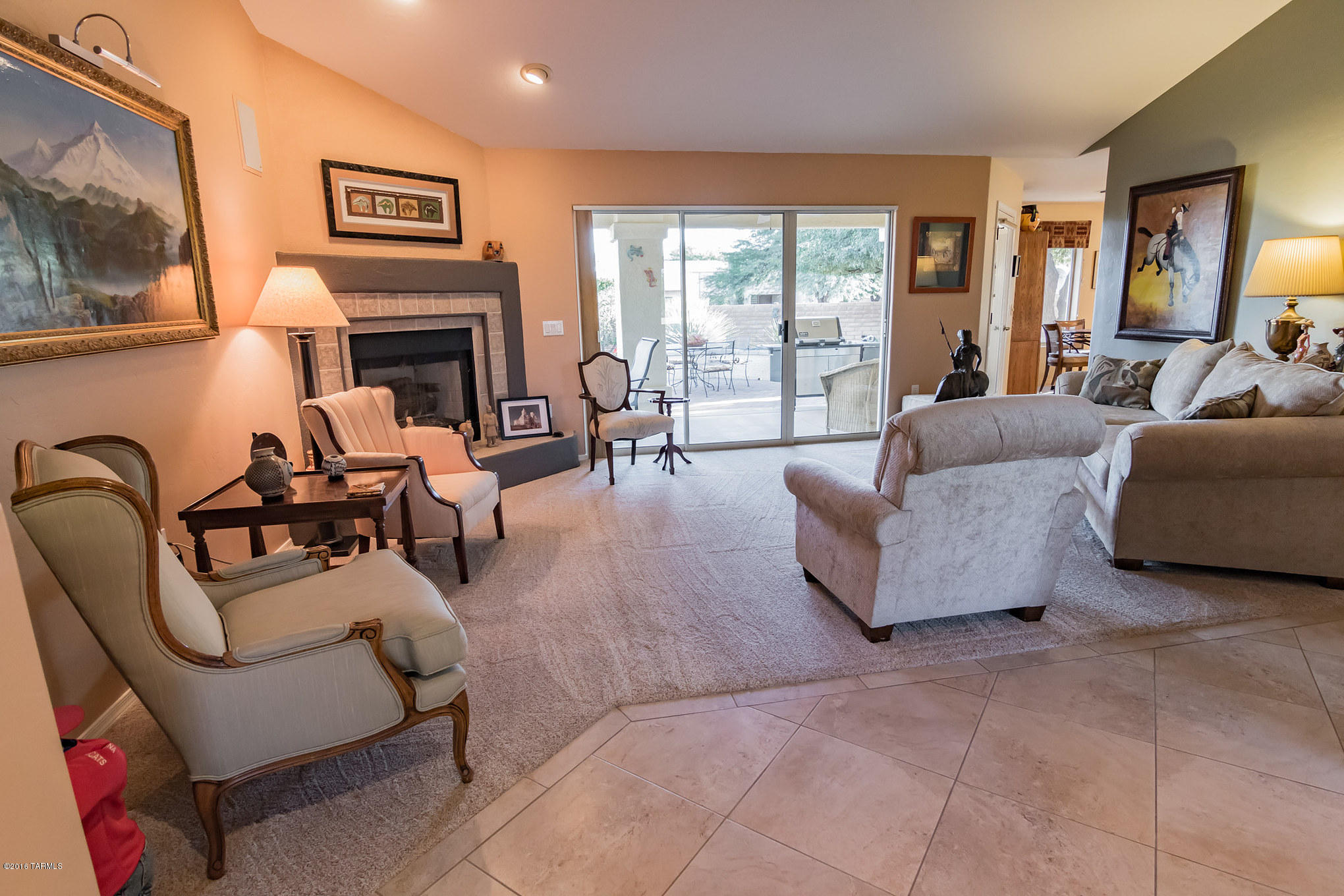 913 W Camino Tierra Libre