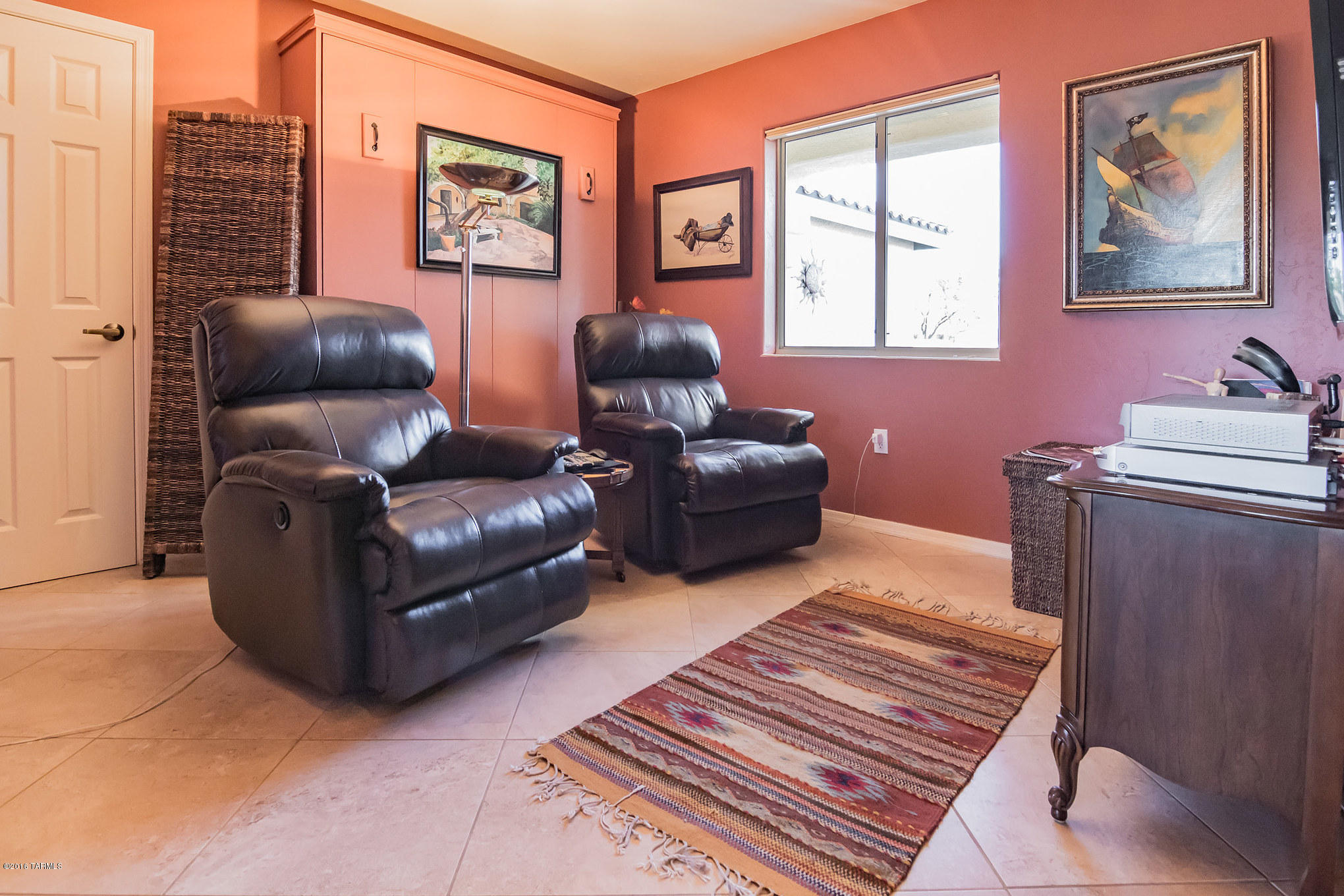 913 W Camino Tierra Libre