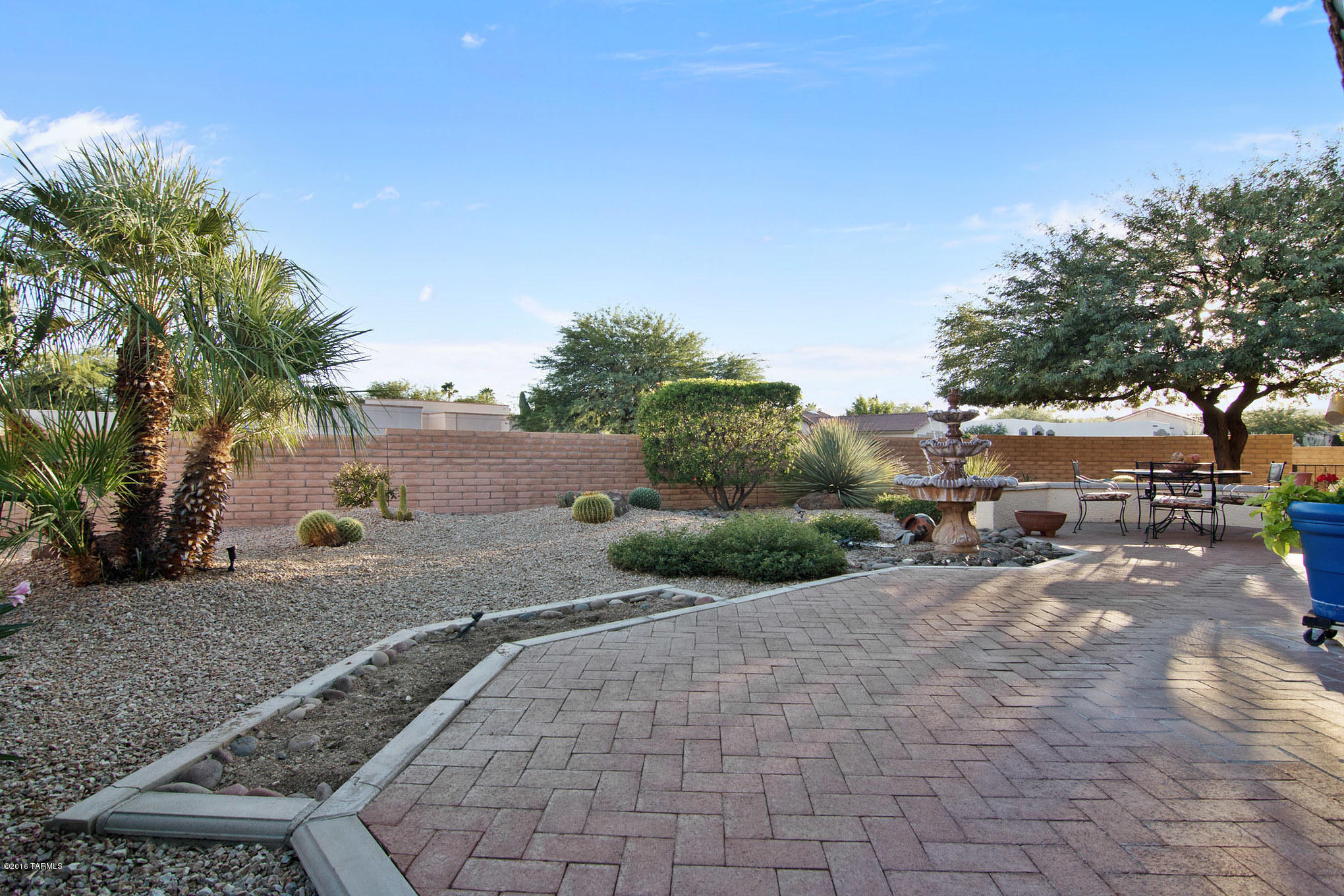 913 W Camino Tierra Libre