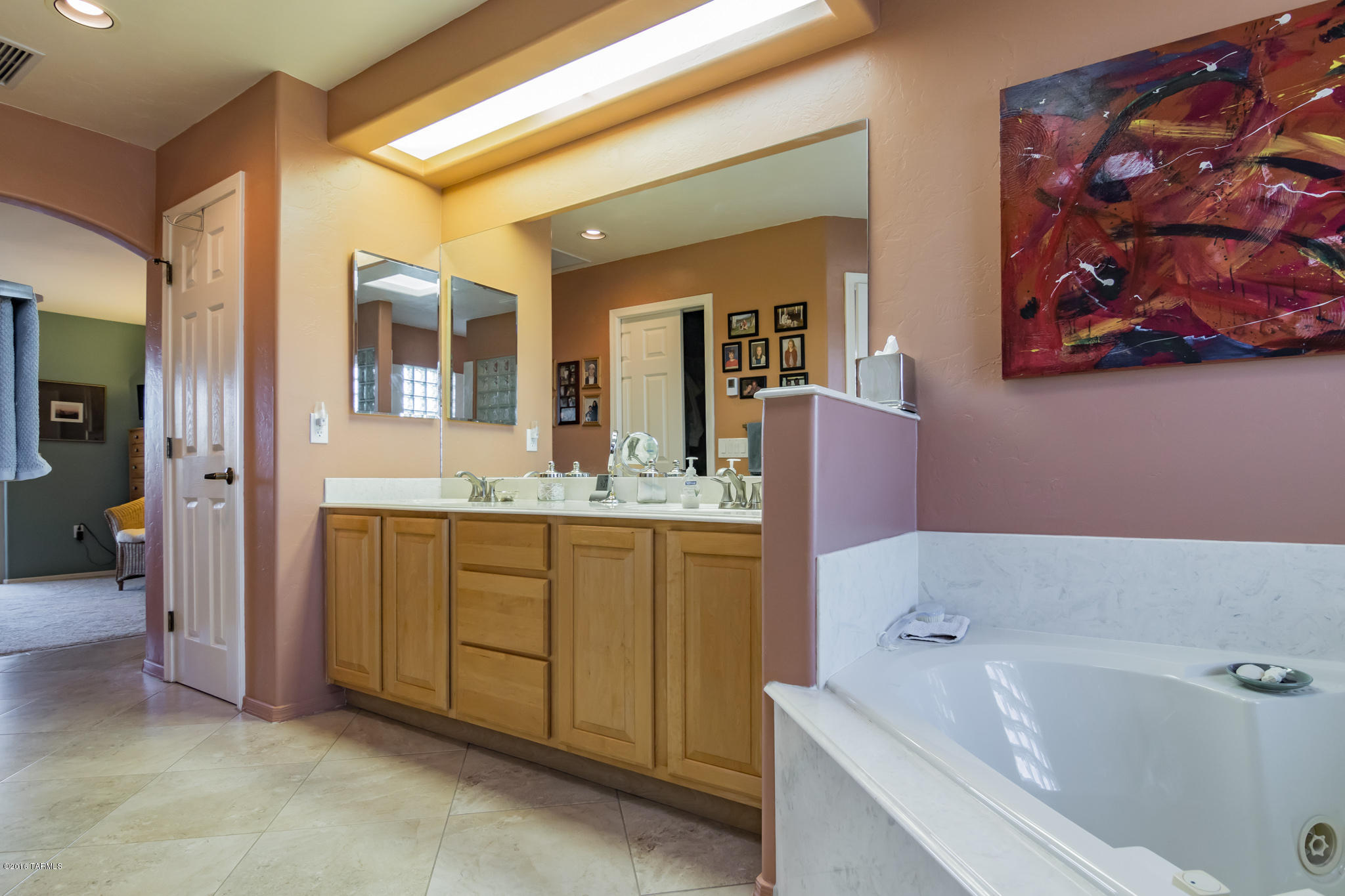 913 W Camino Tierra Libre