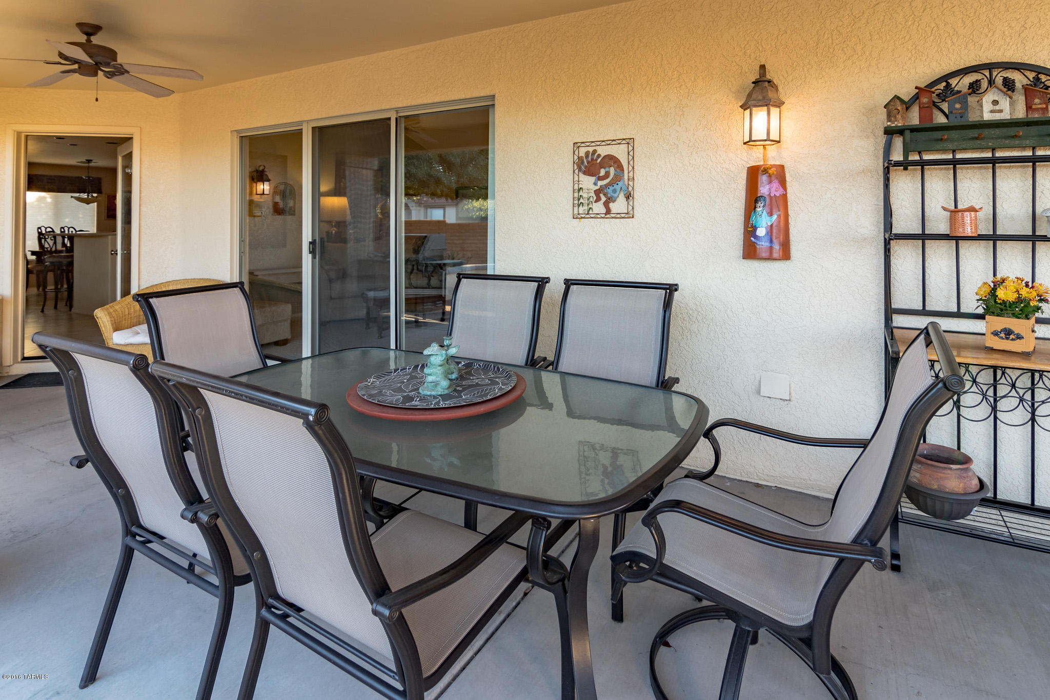 913 W Camino Tierra Libre