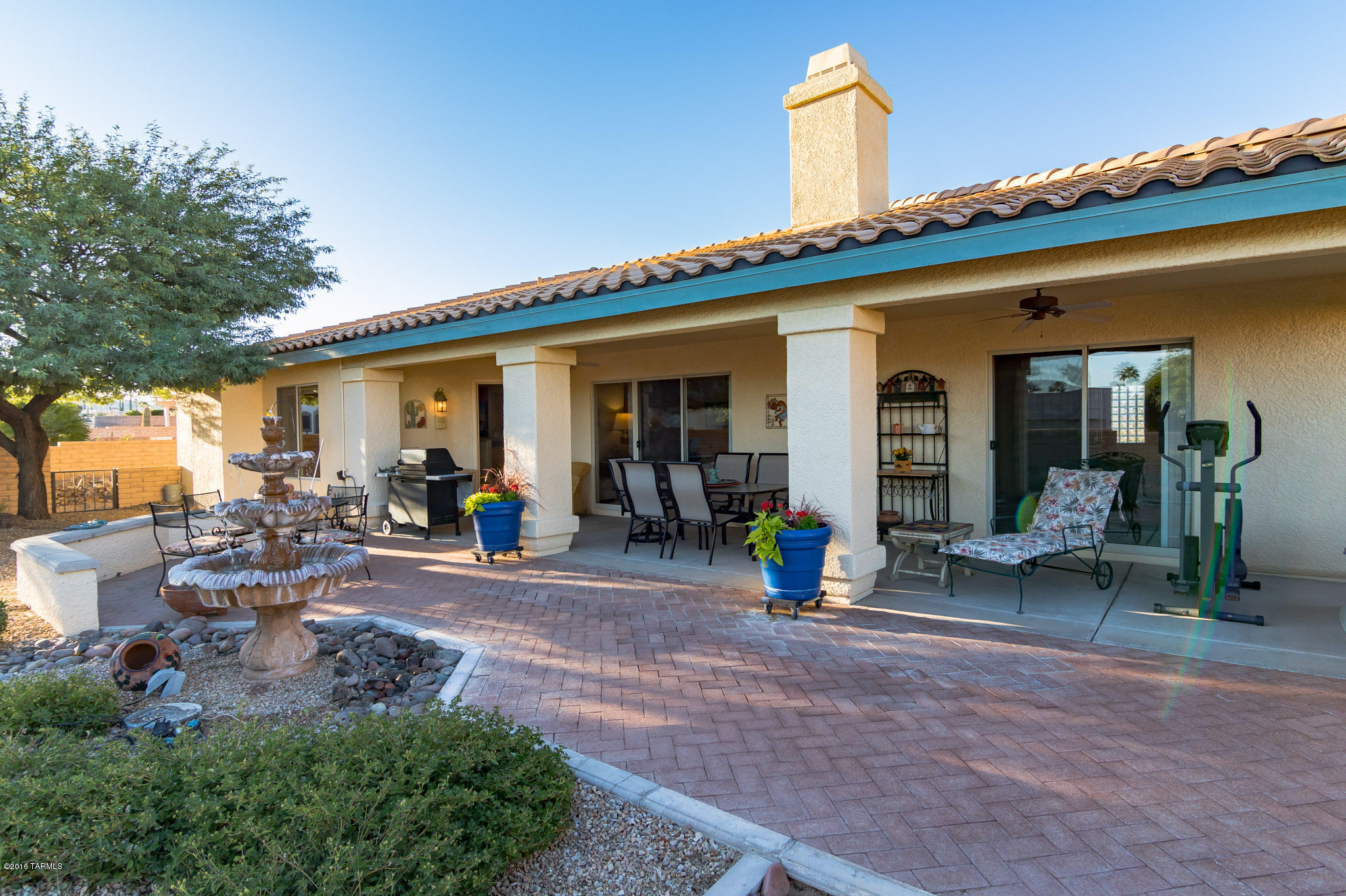 913 W Camino Tierra Libre