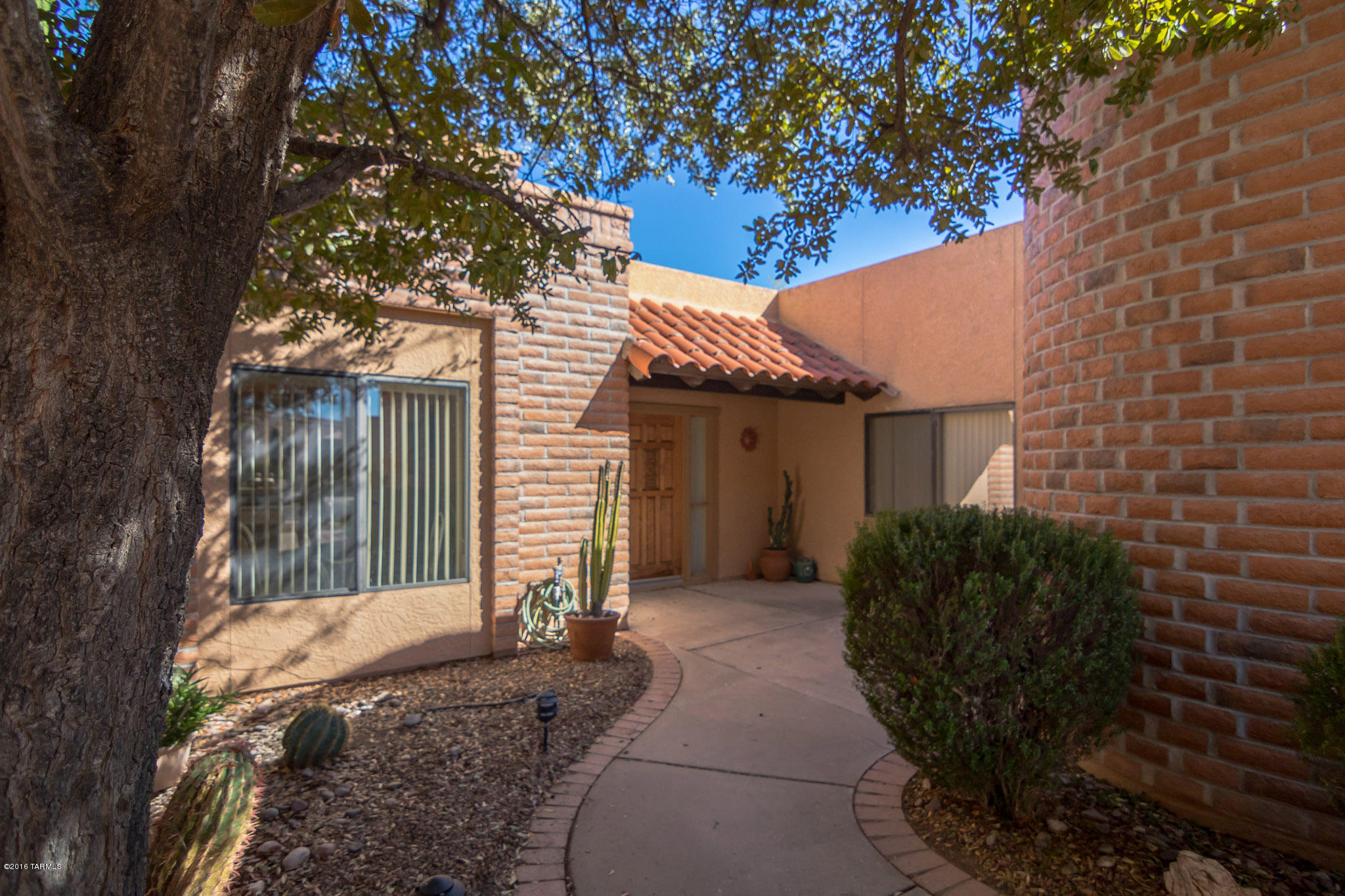 1472 W Via De La Gloria