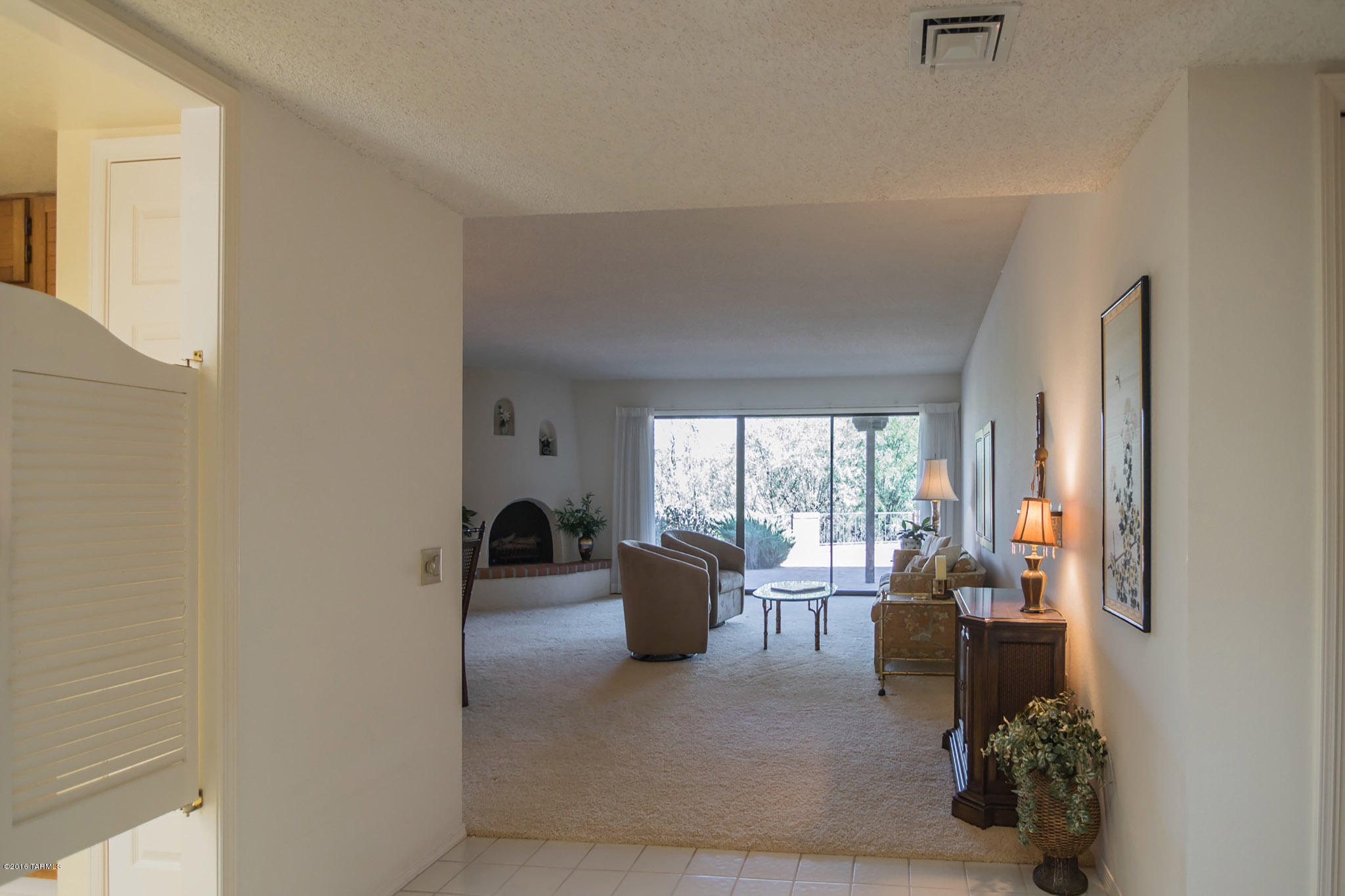 1472 W Via De La Gloria