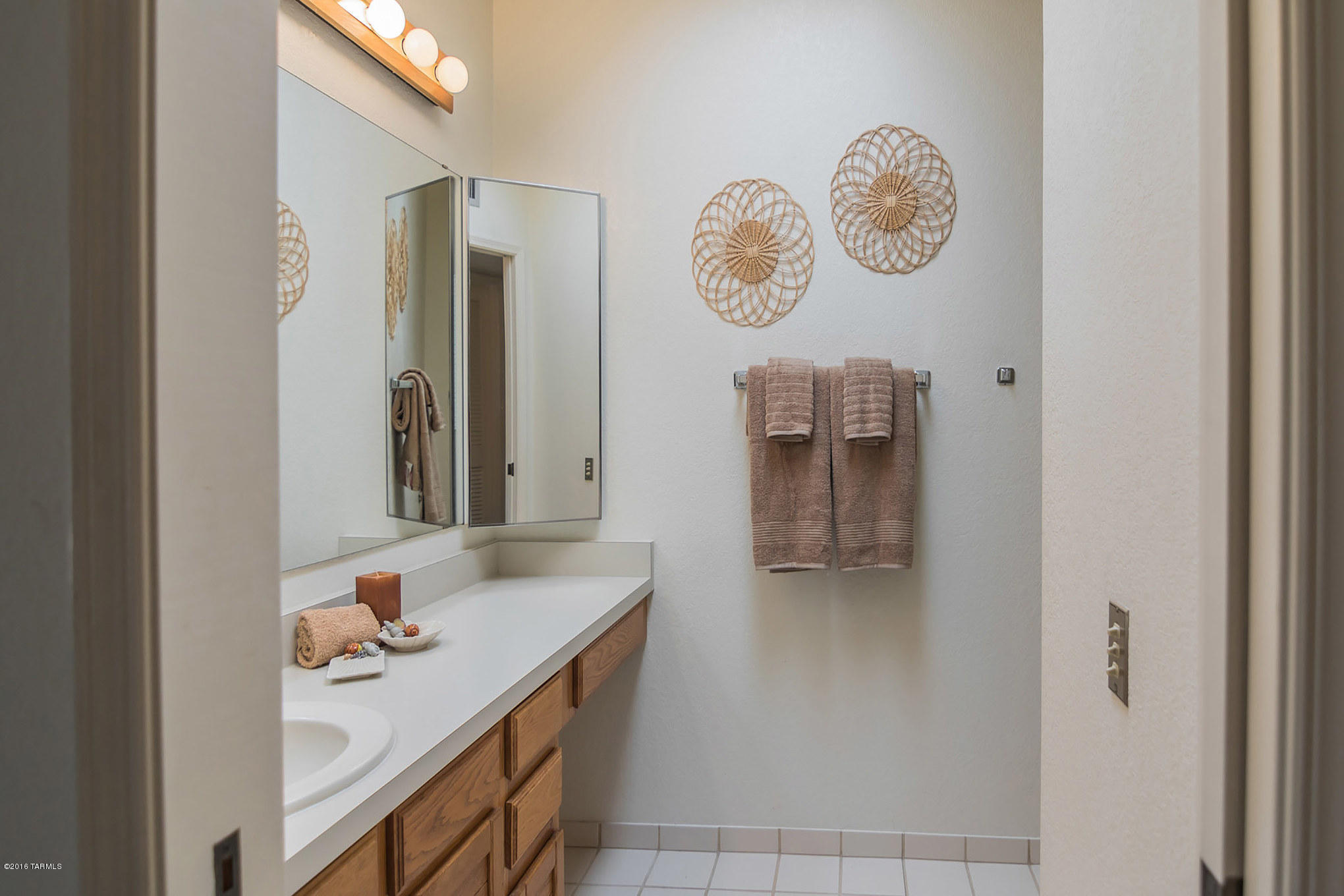 1472 W Via De La Gloria