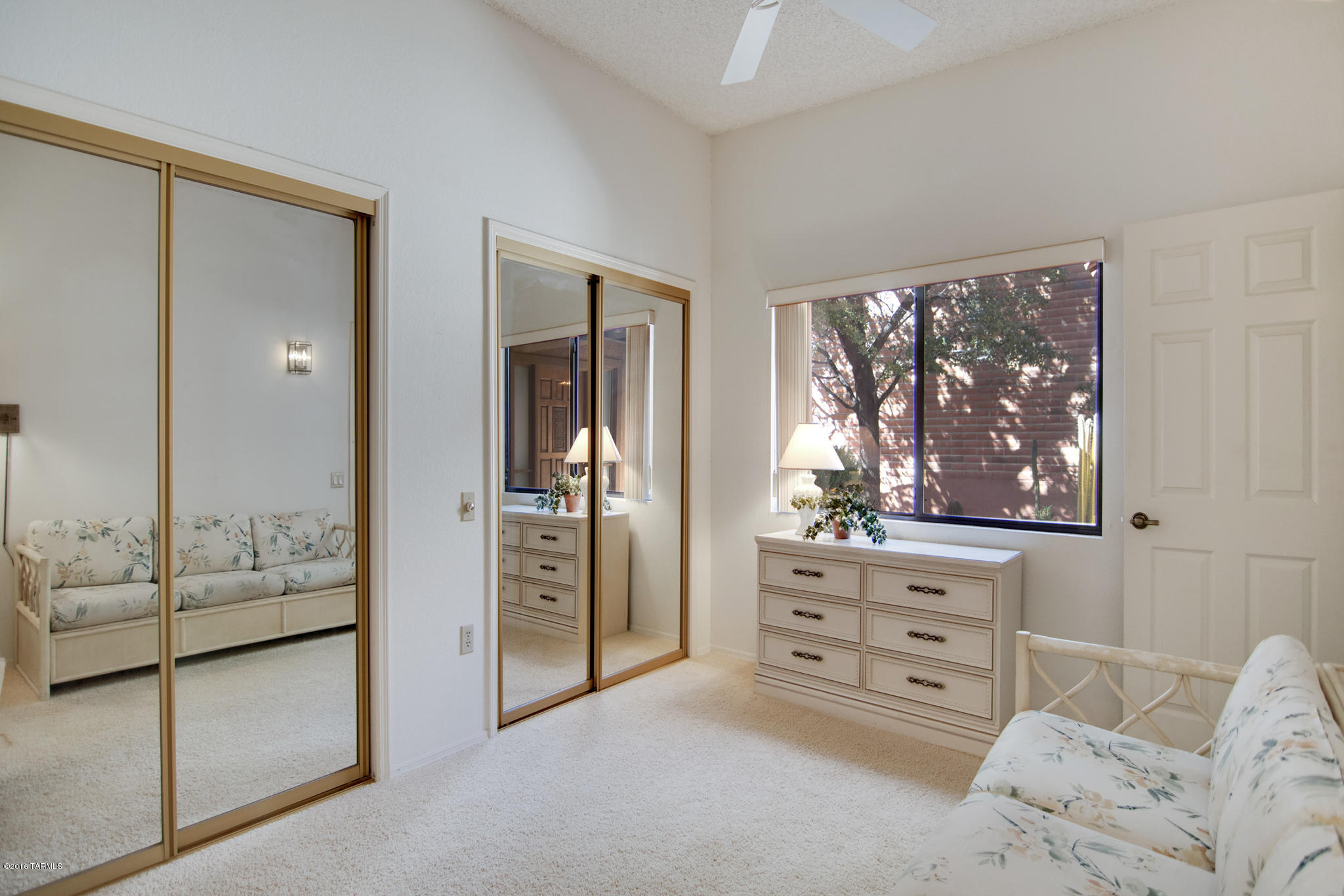 1472 W Via De La Gloria