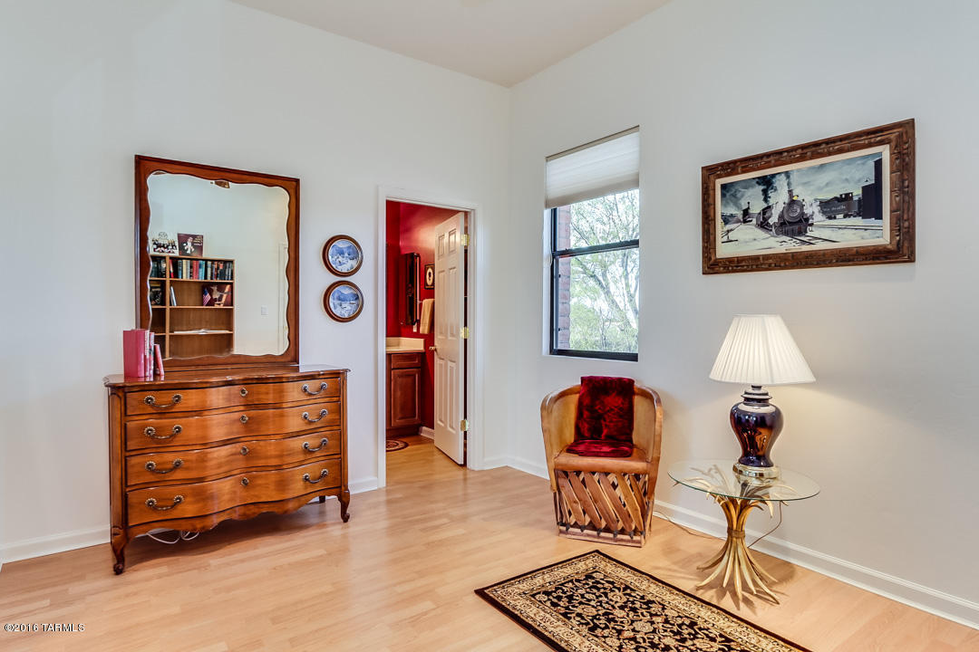 1575 S Walnut Spring Place