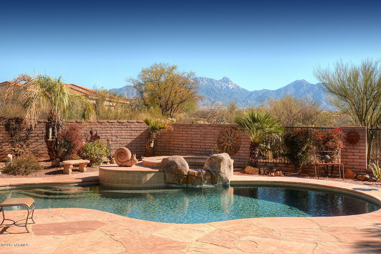 706 E Bent Branch Place