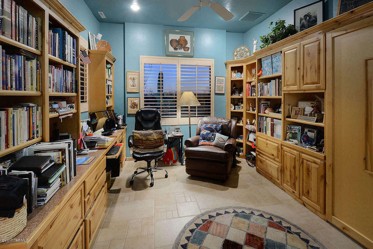 706 E Bent Branch Place