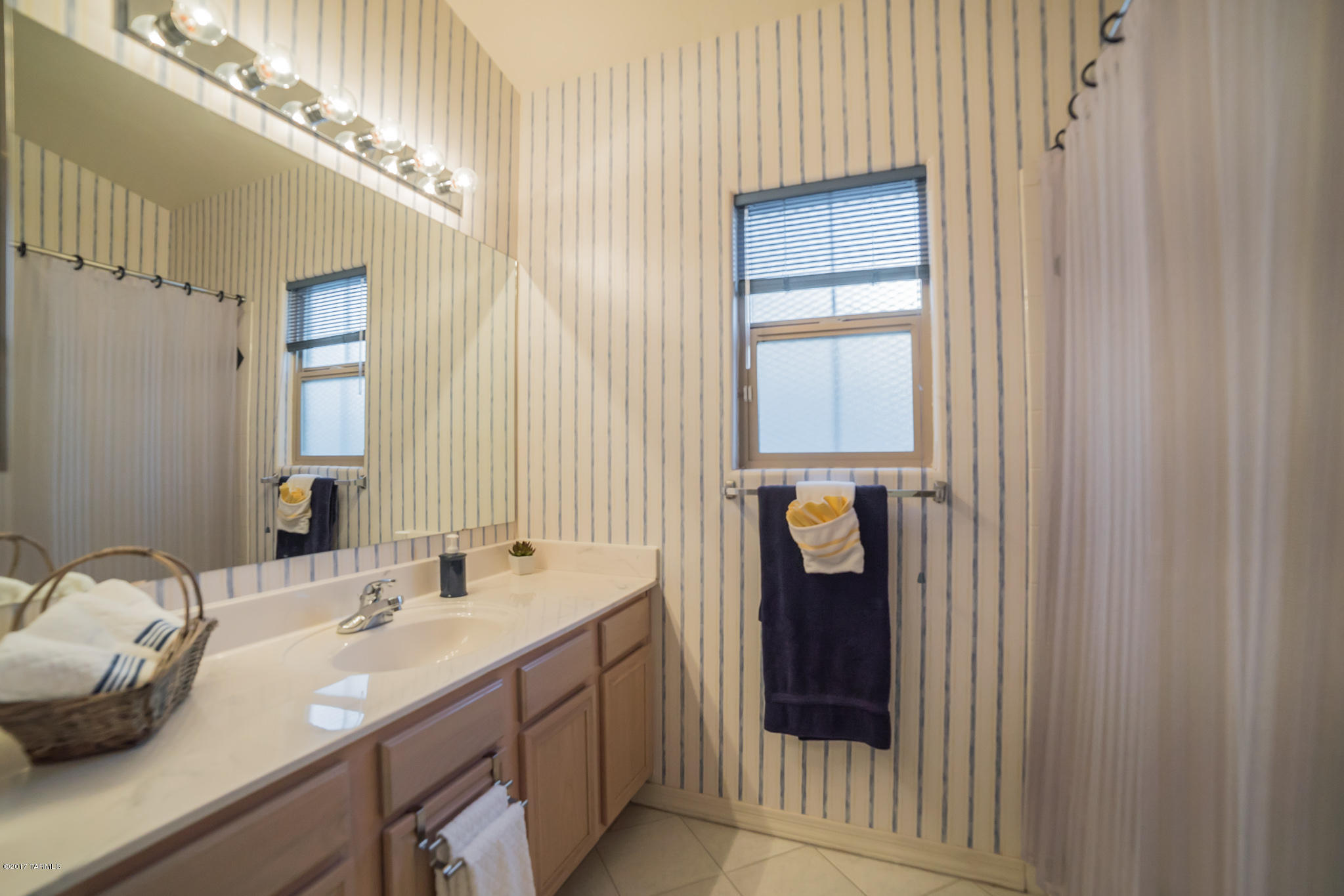 2717 S Greenside Place