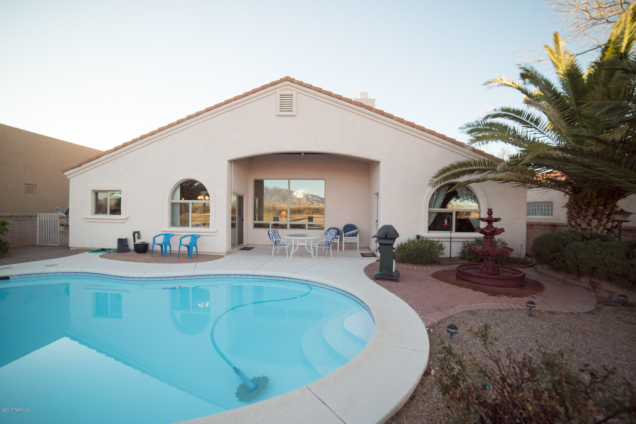 2717 S Greenside Place