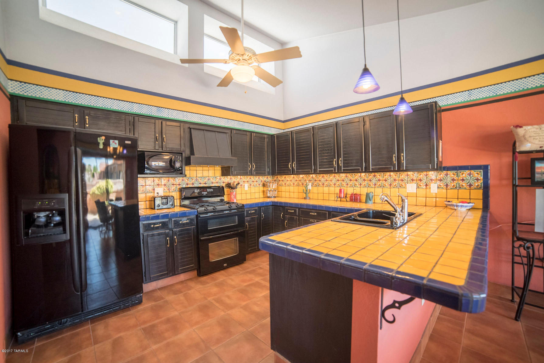 984 W Camino Urbano