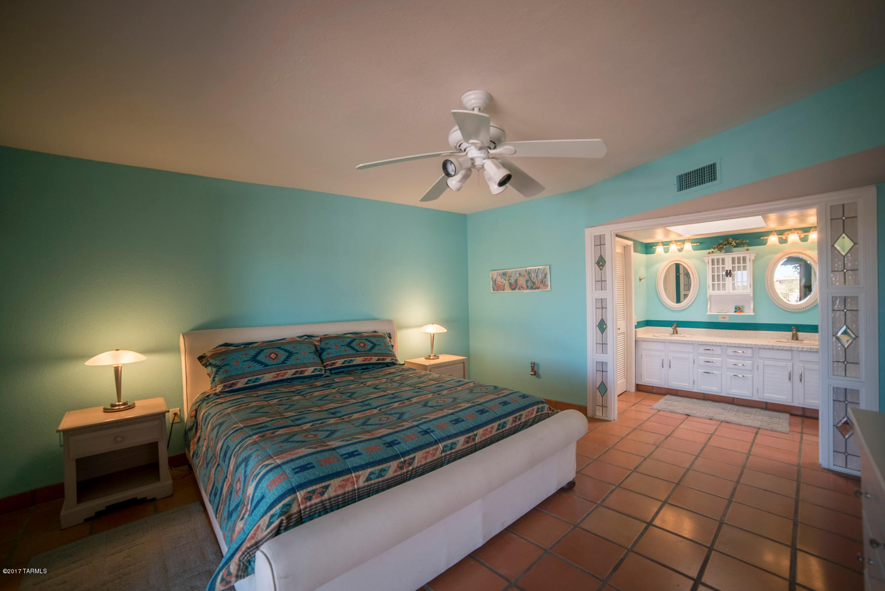 984 W Camino Urbano