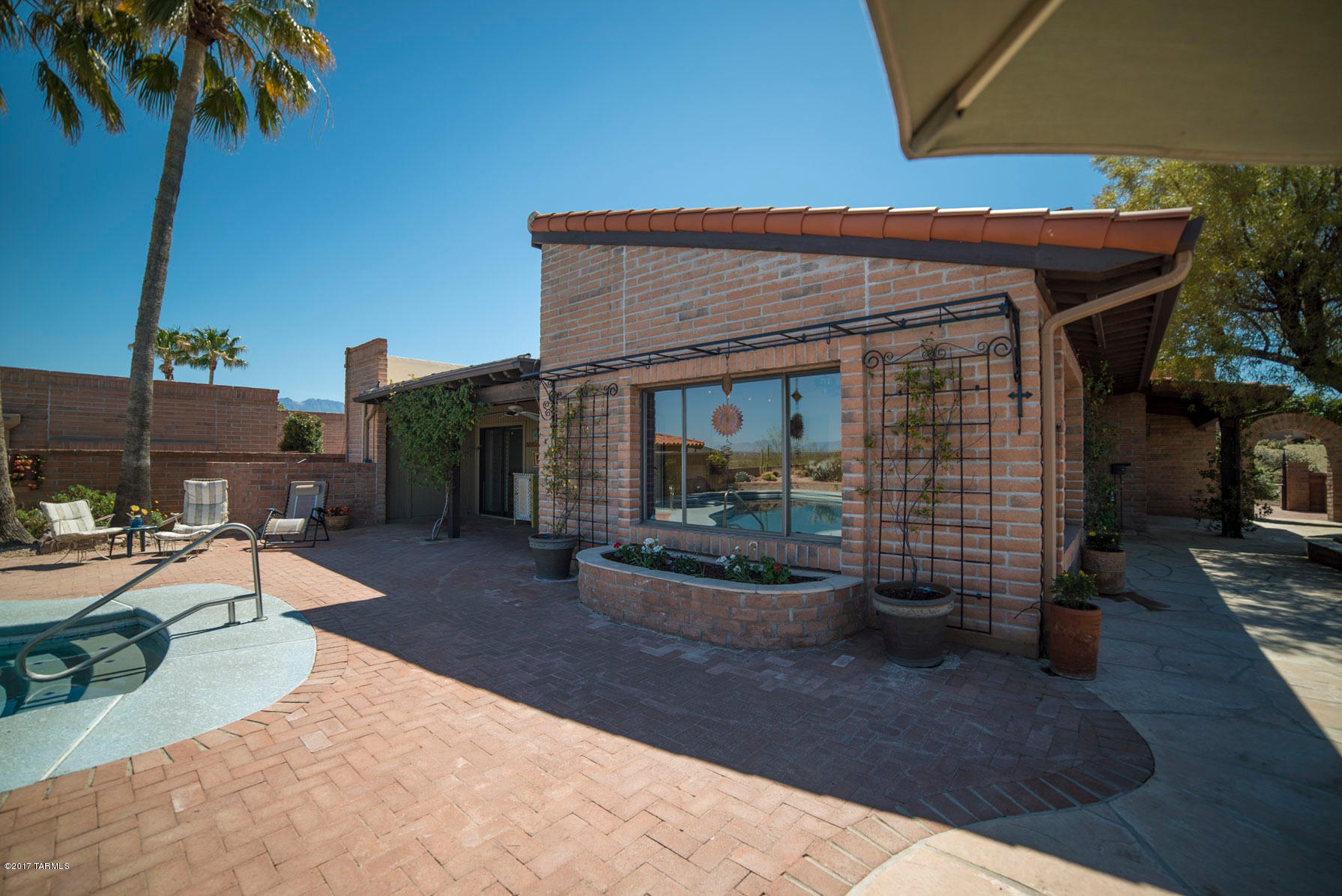 984 W Camino Urbano