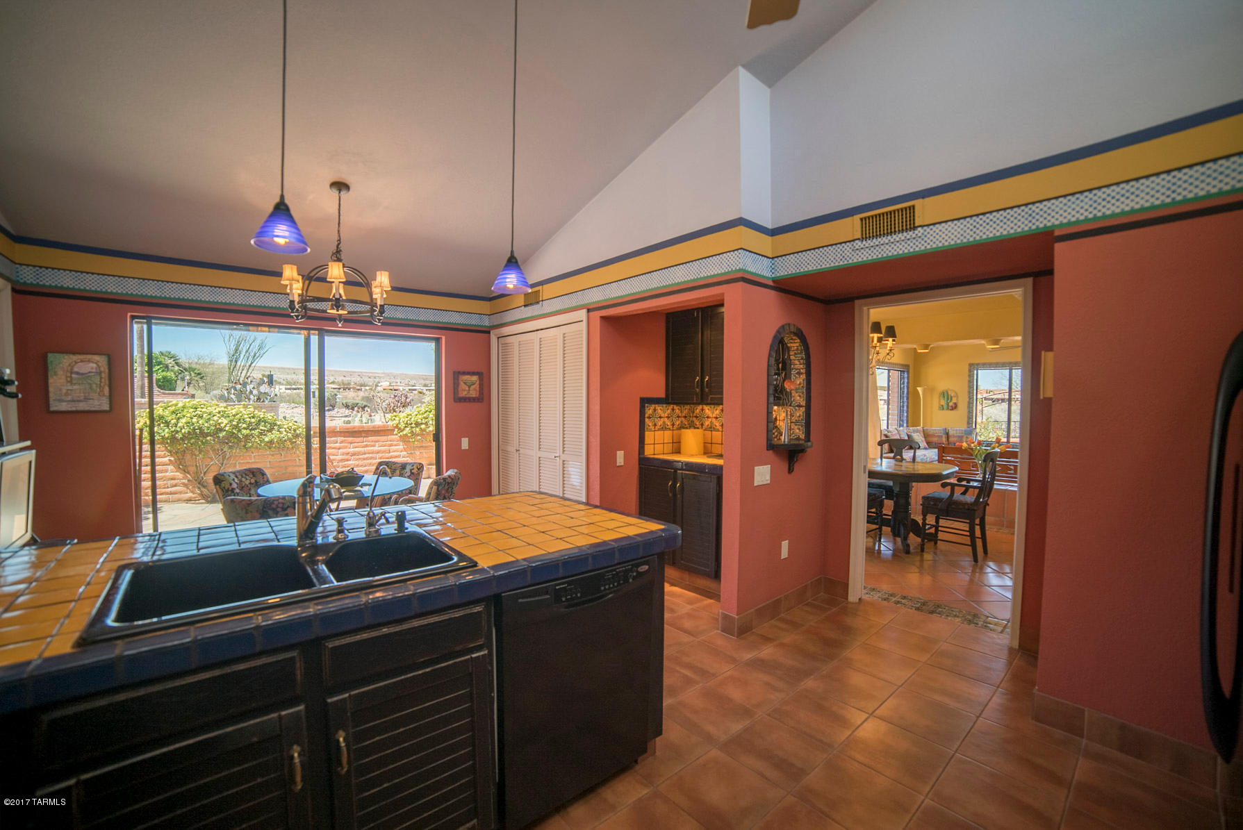 984 W Camino Urbano