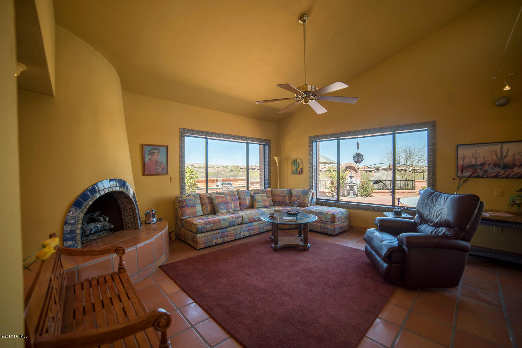 984 W Camino Urbano