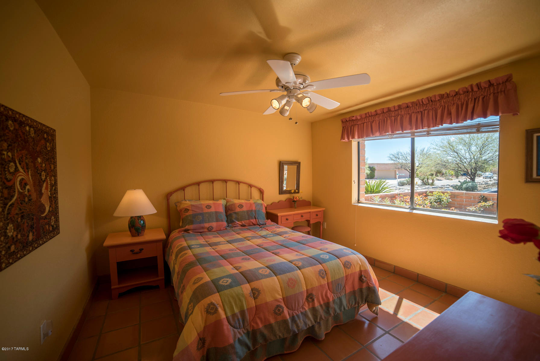984 W Camino Urbano