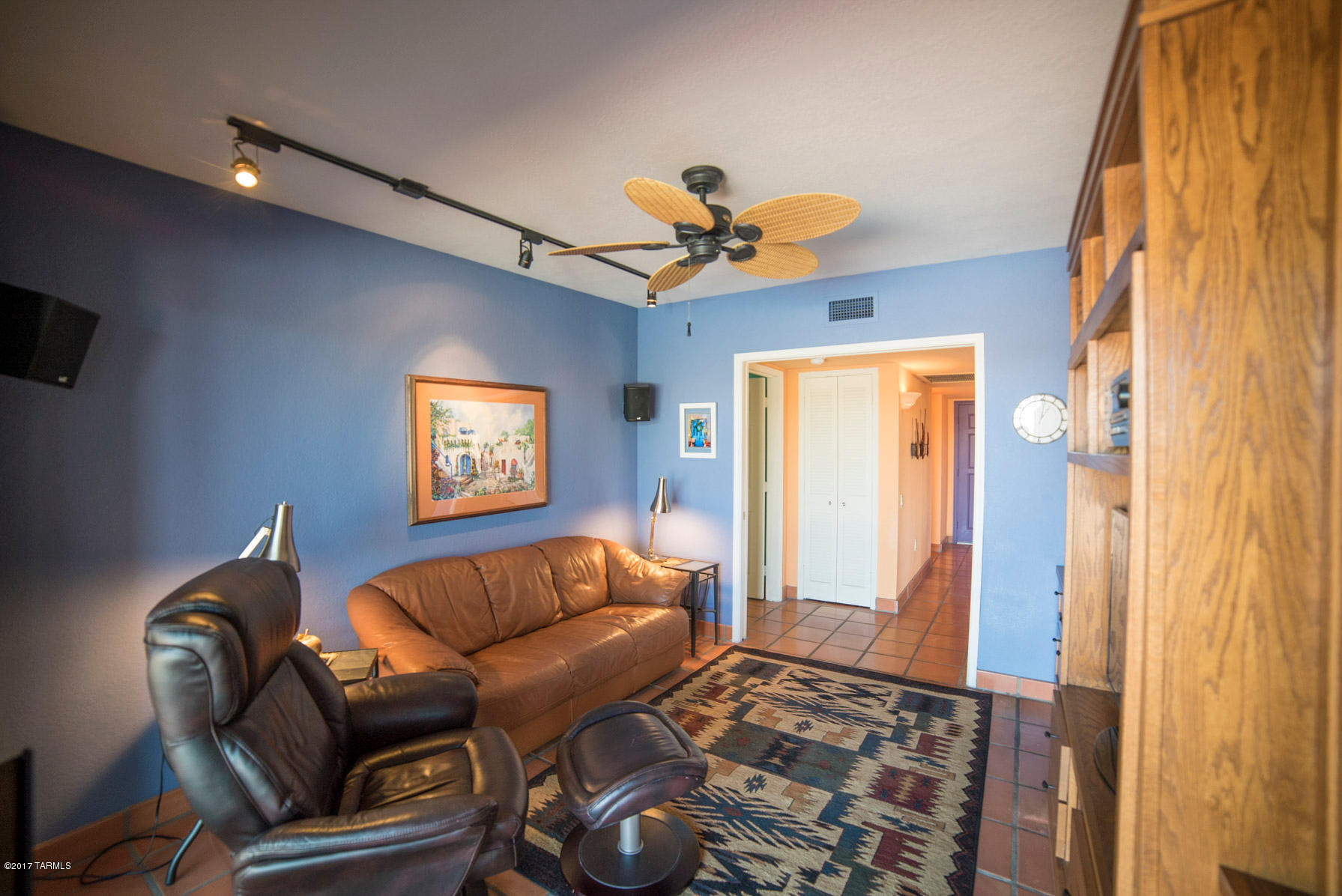 984 W Camino Urbano