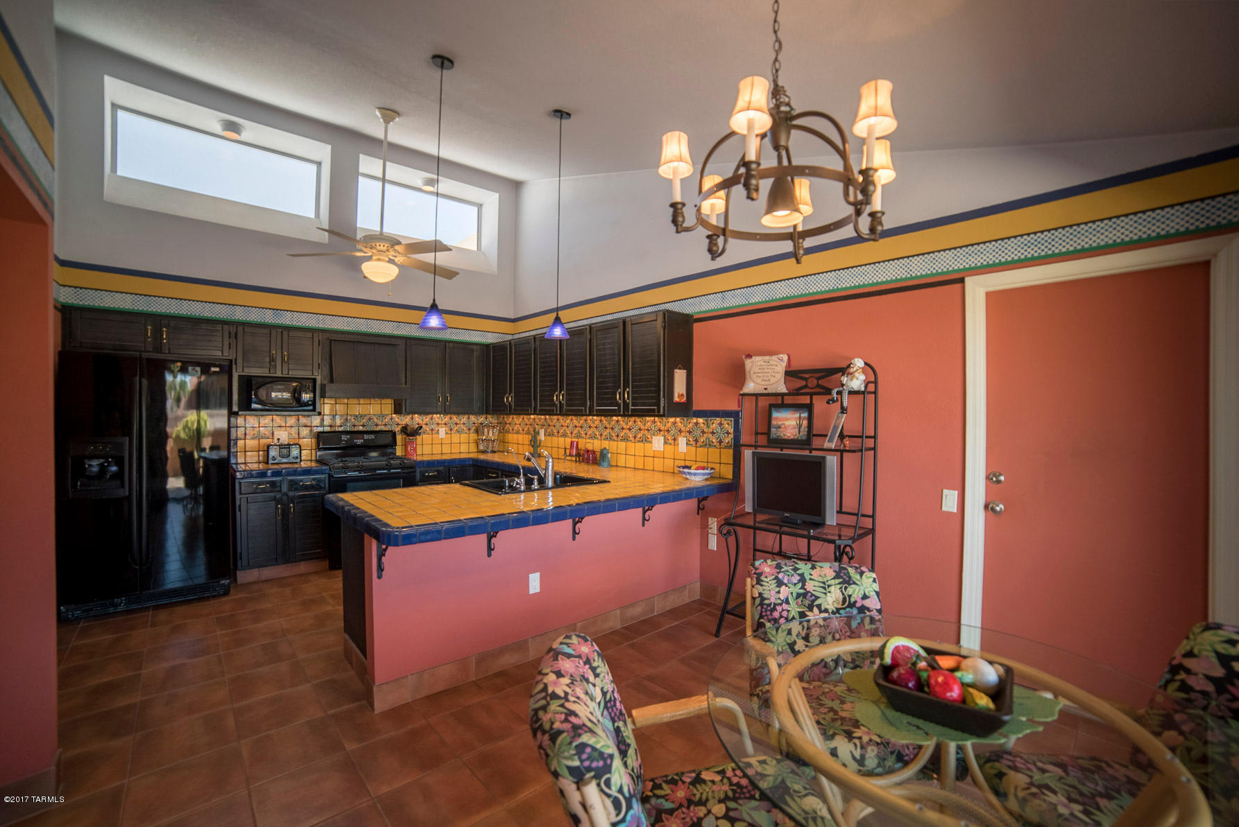984 W Camino Urbano