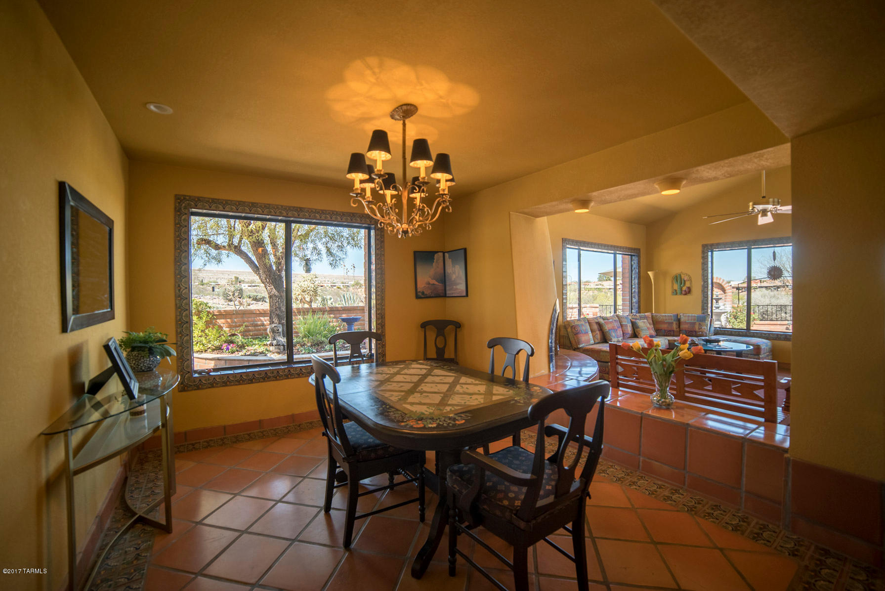 984 W Camino Urbano