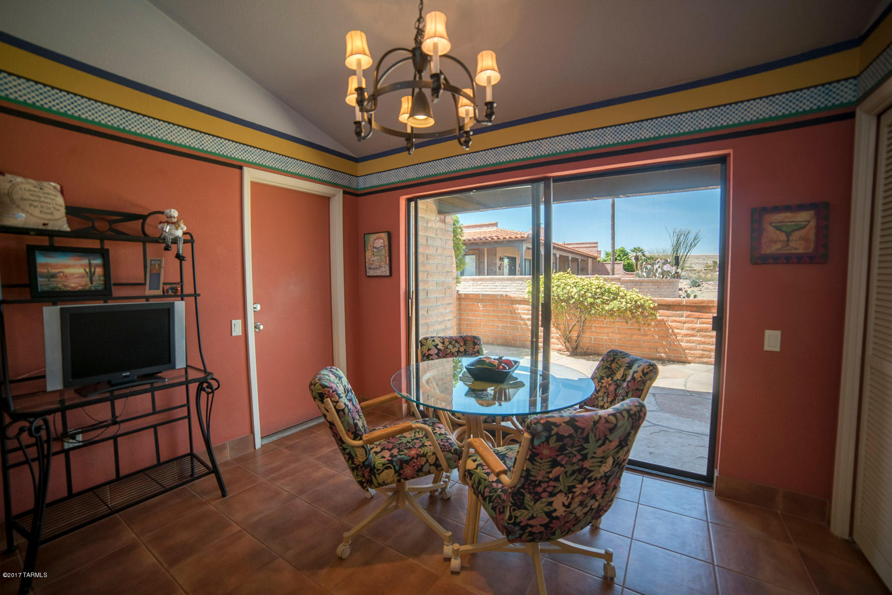 984 W Camino Urbano