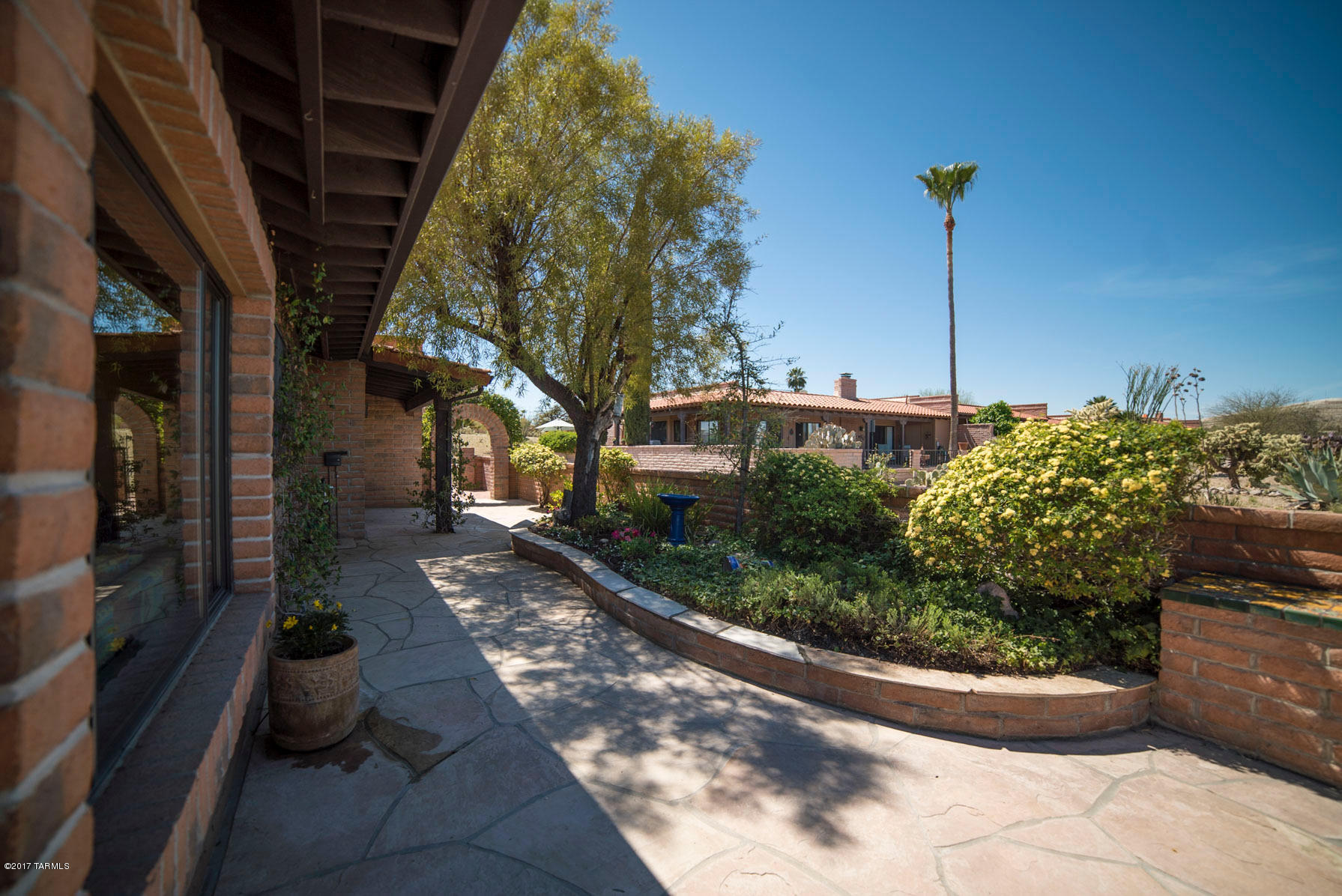 984 W Camino Urbano