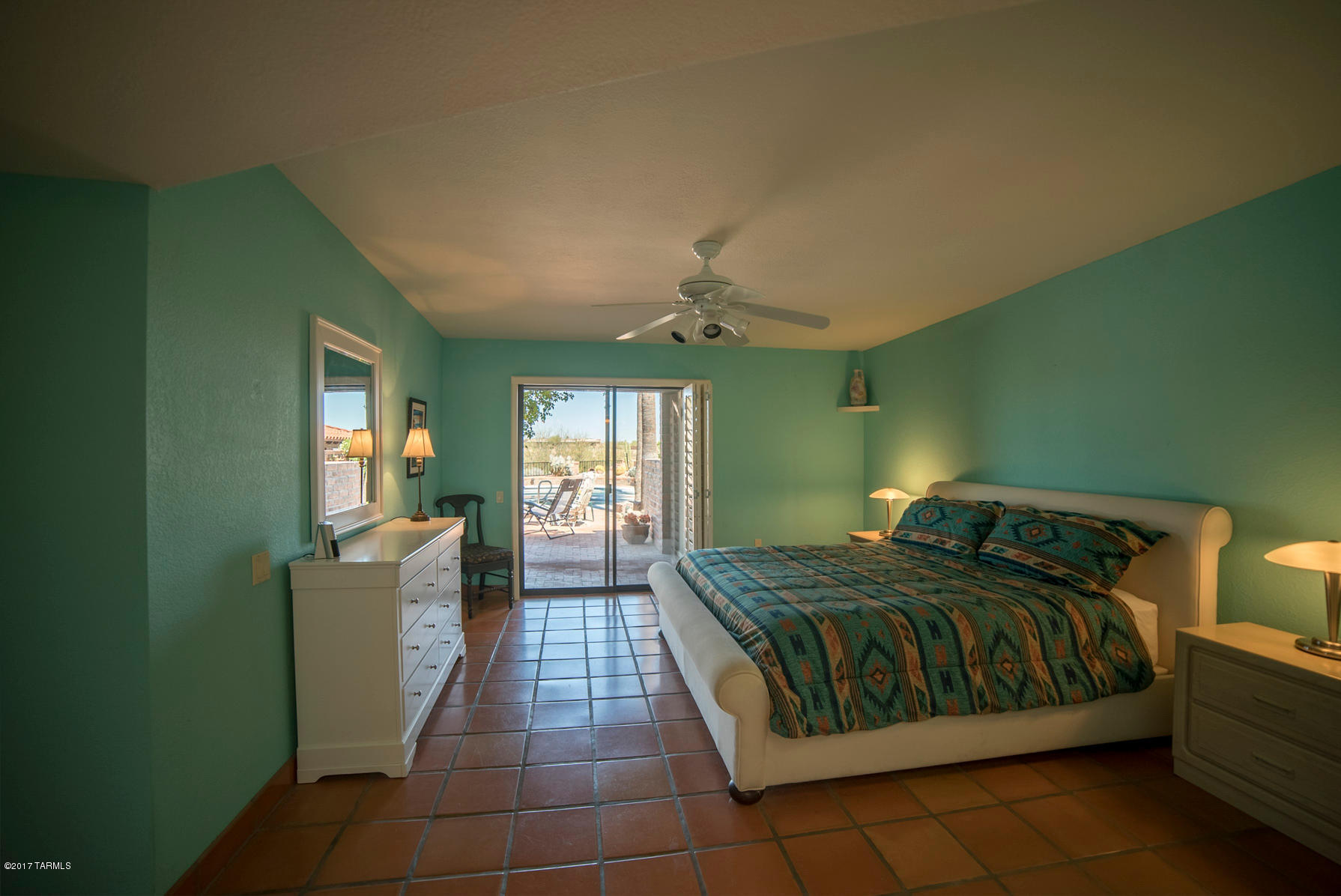 984 W Camino Urbano