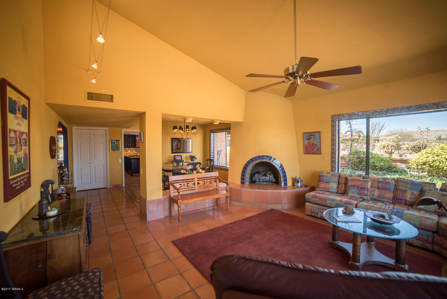 984 W Camino Urbano