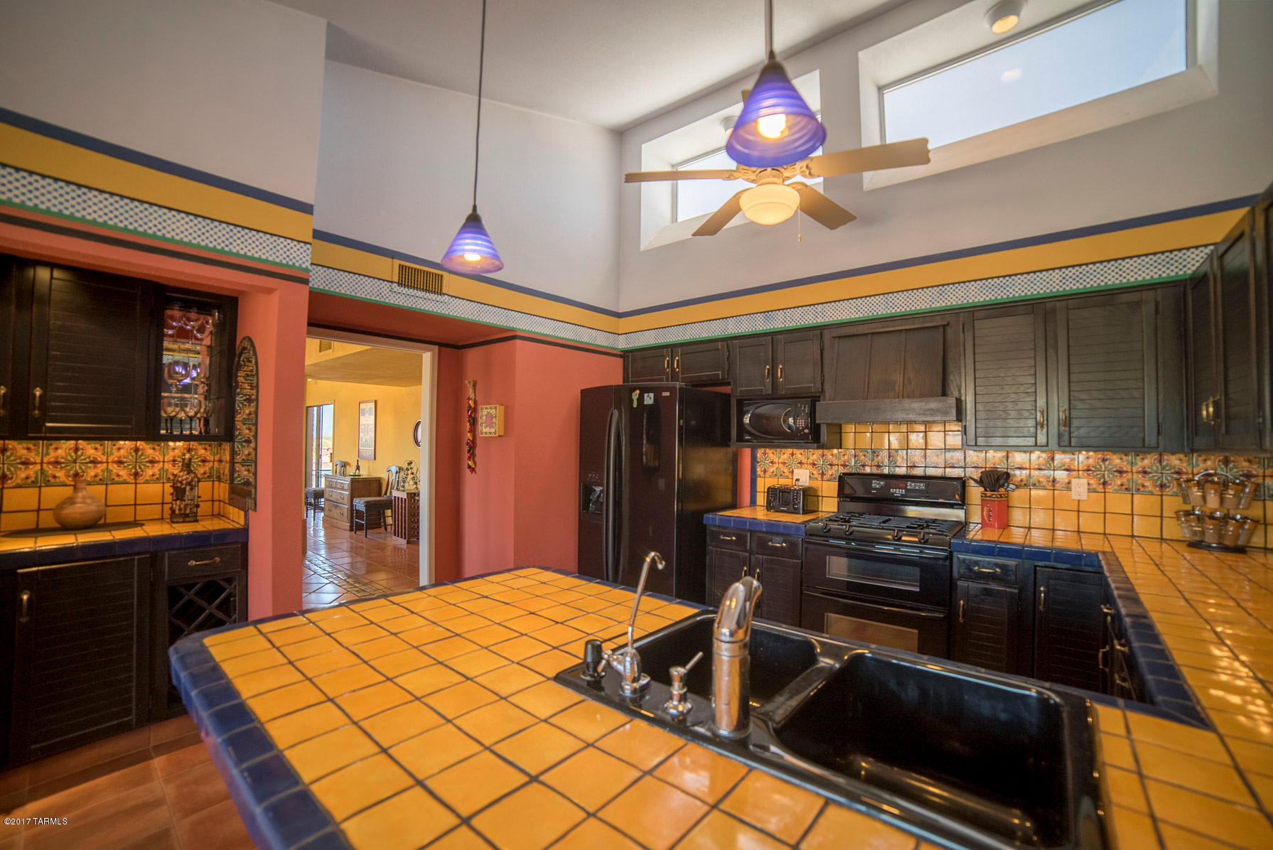 984 W Camino Urbano