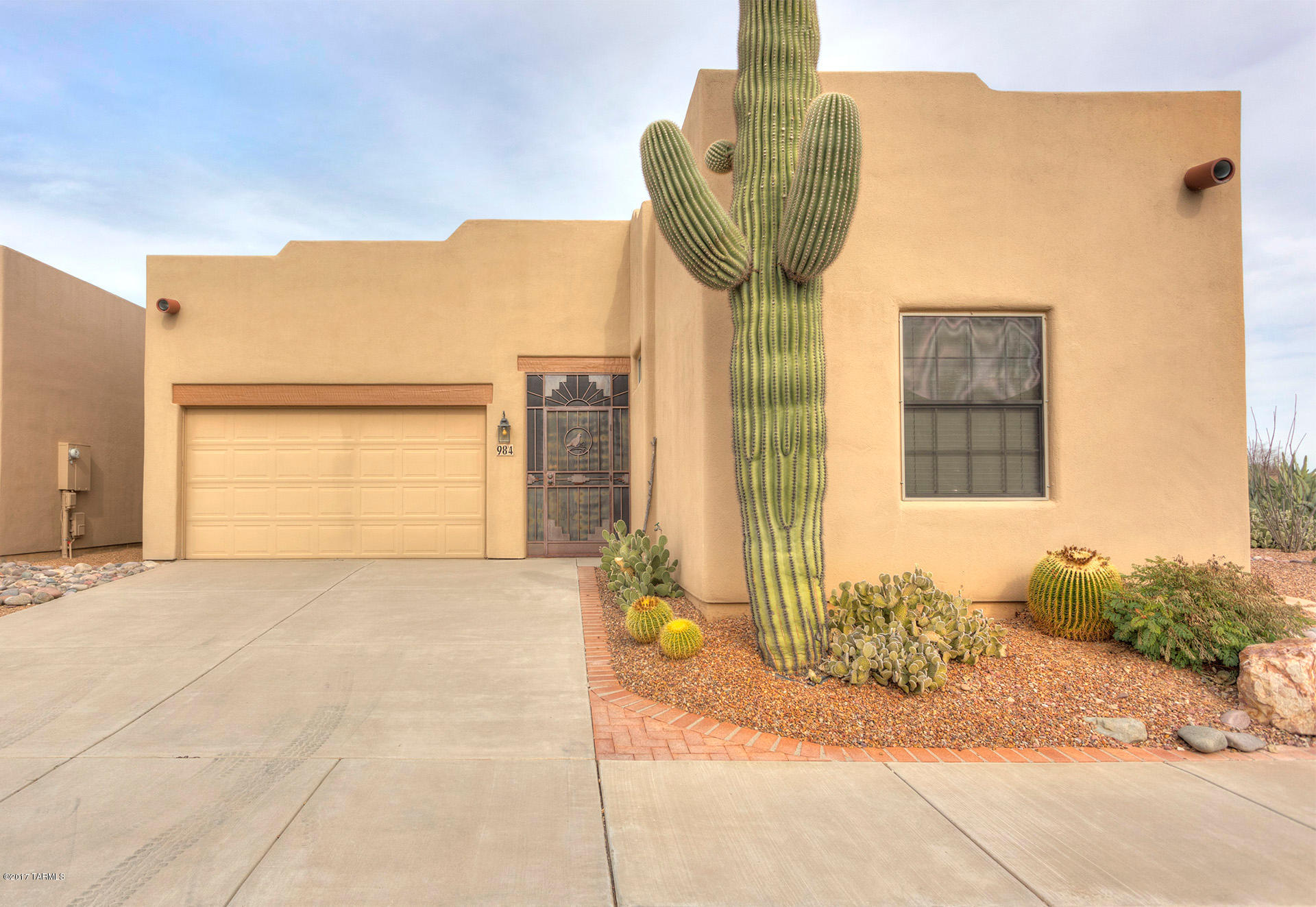 984 W Via De La Fonda