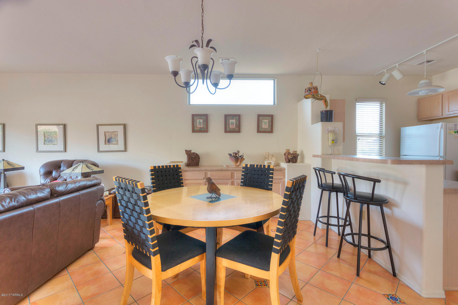 984 W Via De La Fonda