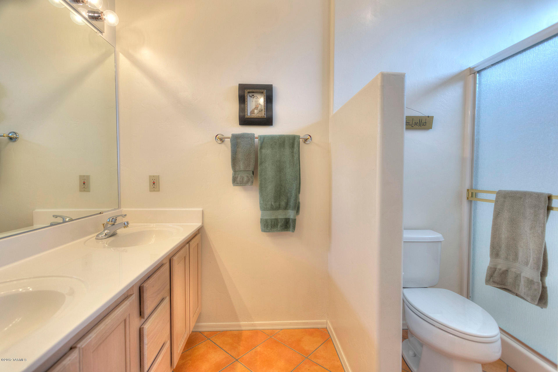 984 W Via De La Fonda