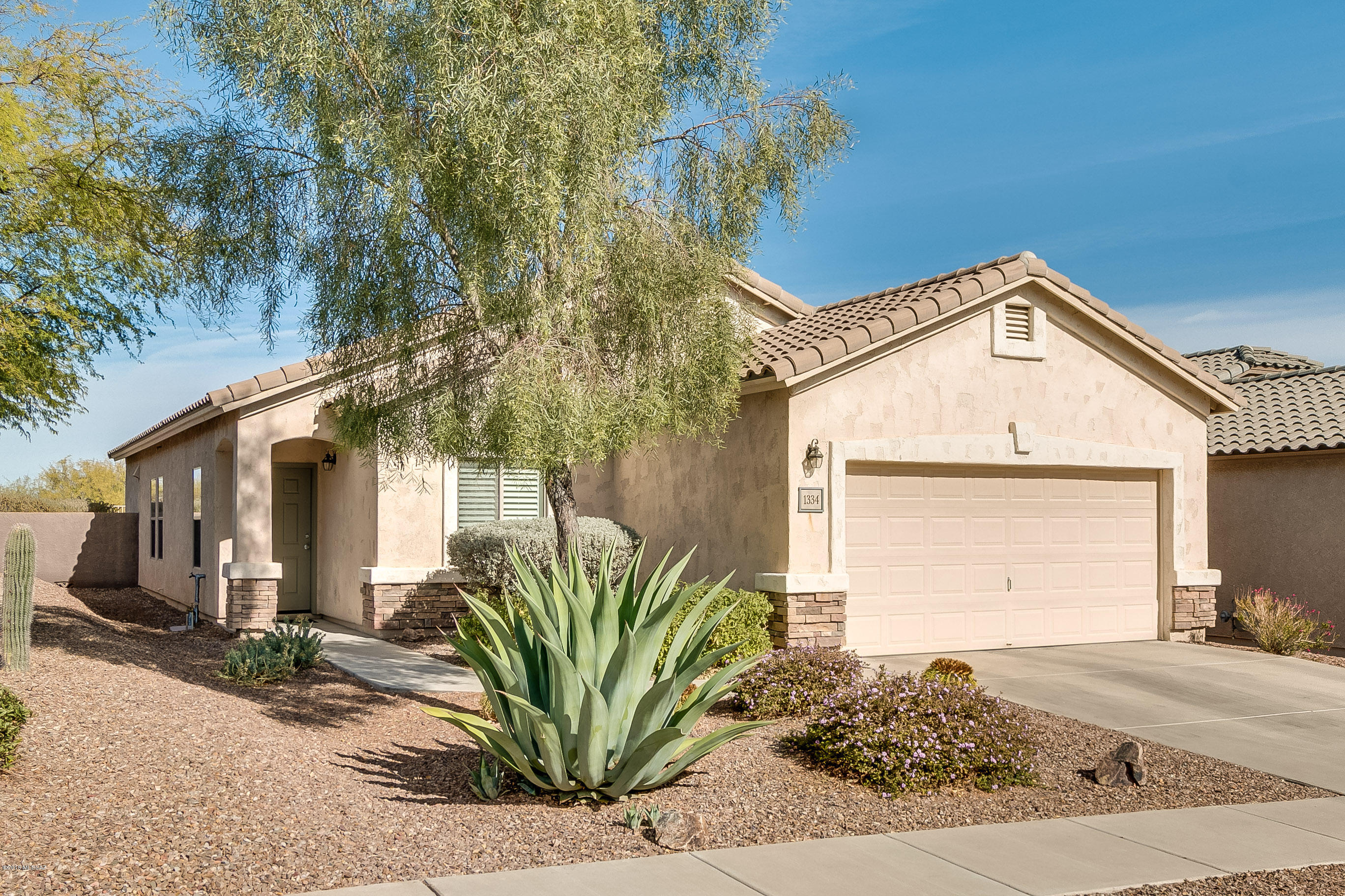 1334 W Via Cerro Colorado