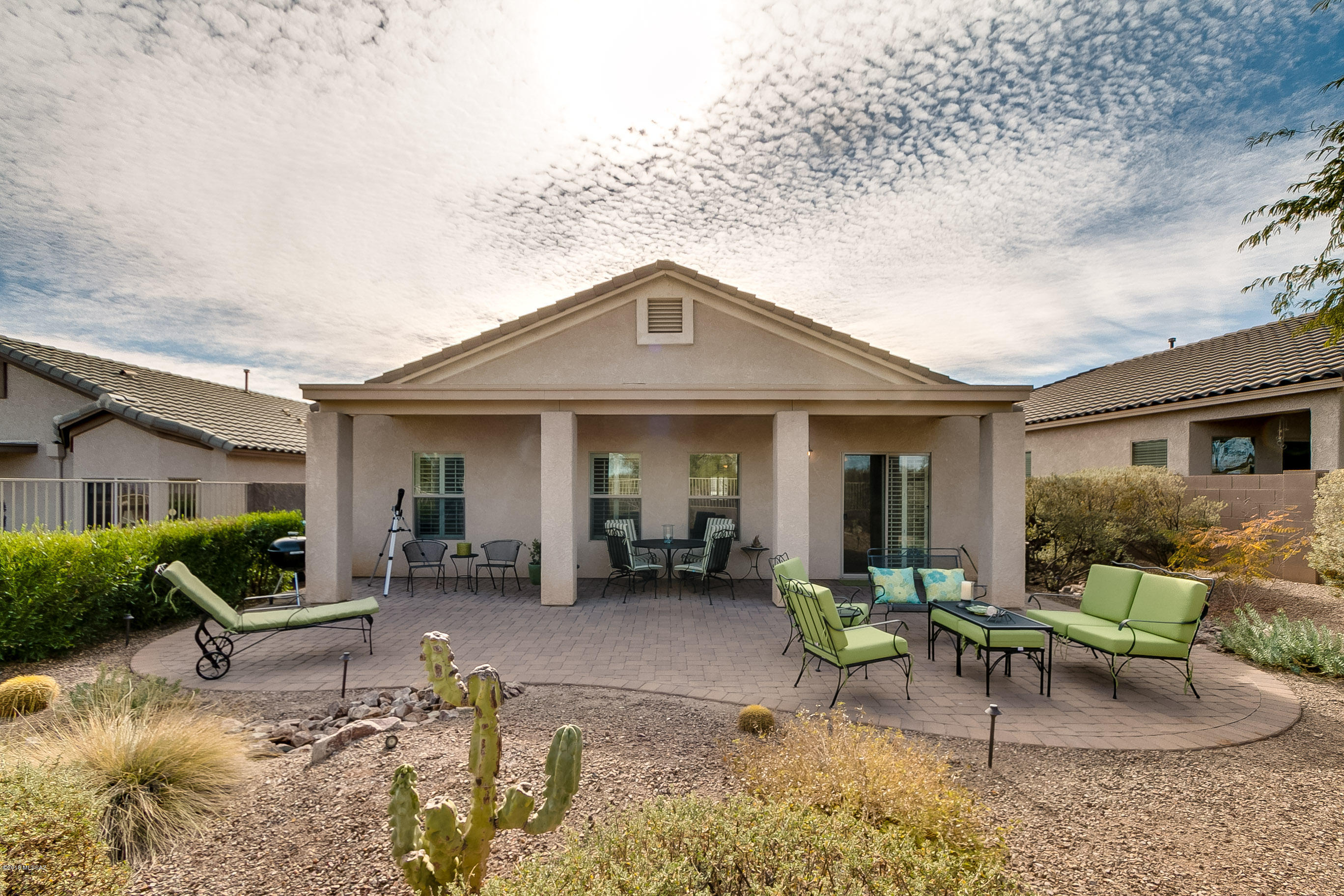 1334 W Via Cerro Colorado