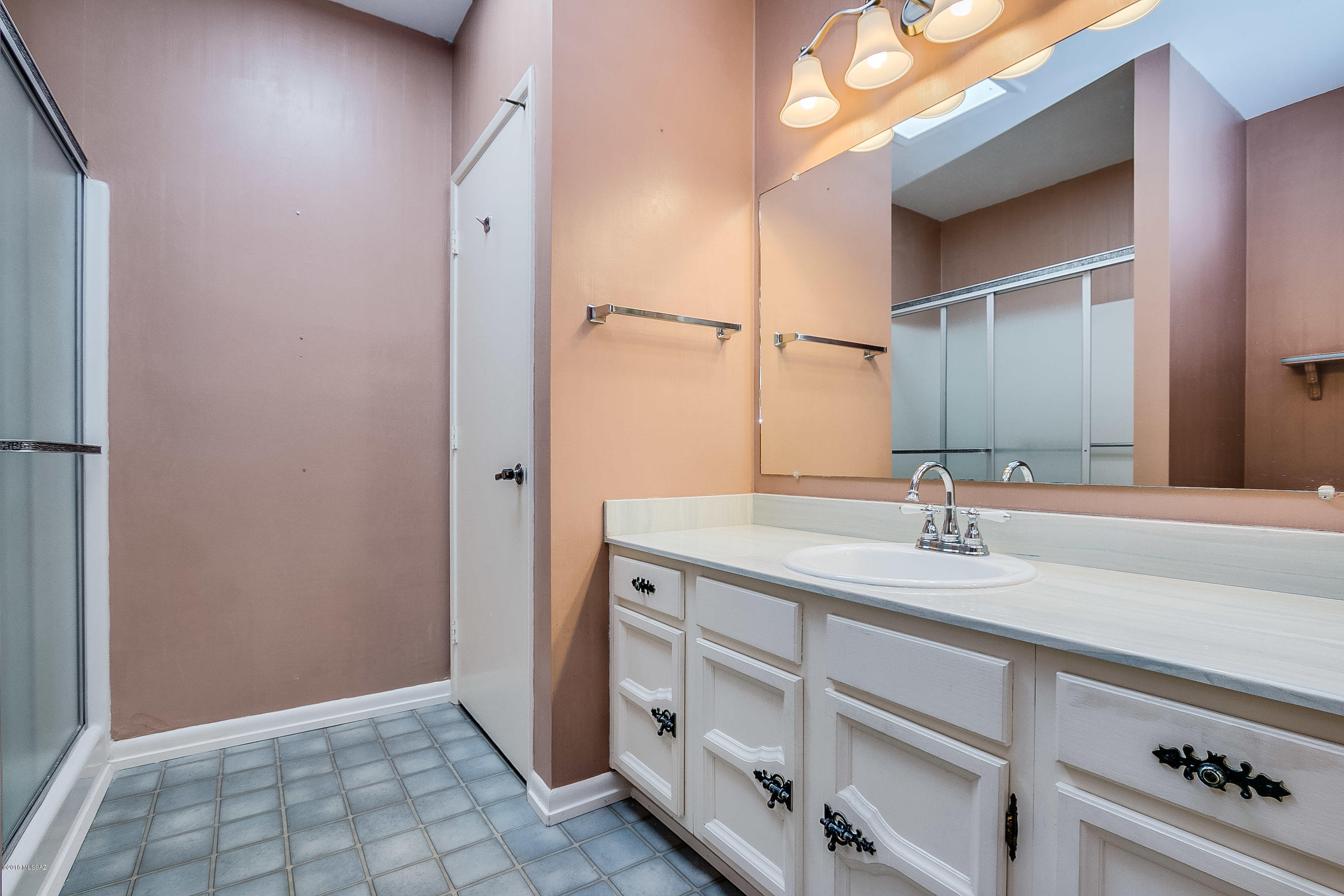 1070 S Horizonte Place