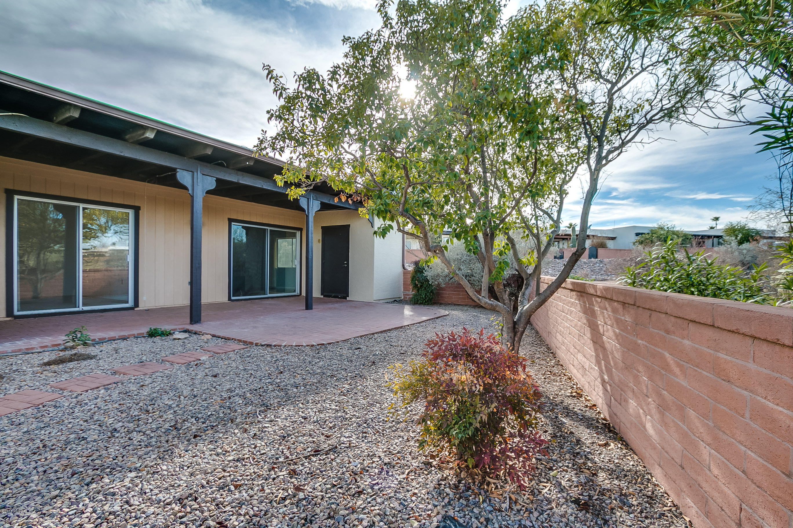 1070 S Horizonte Place