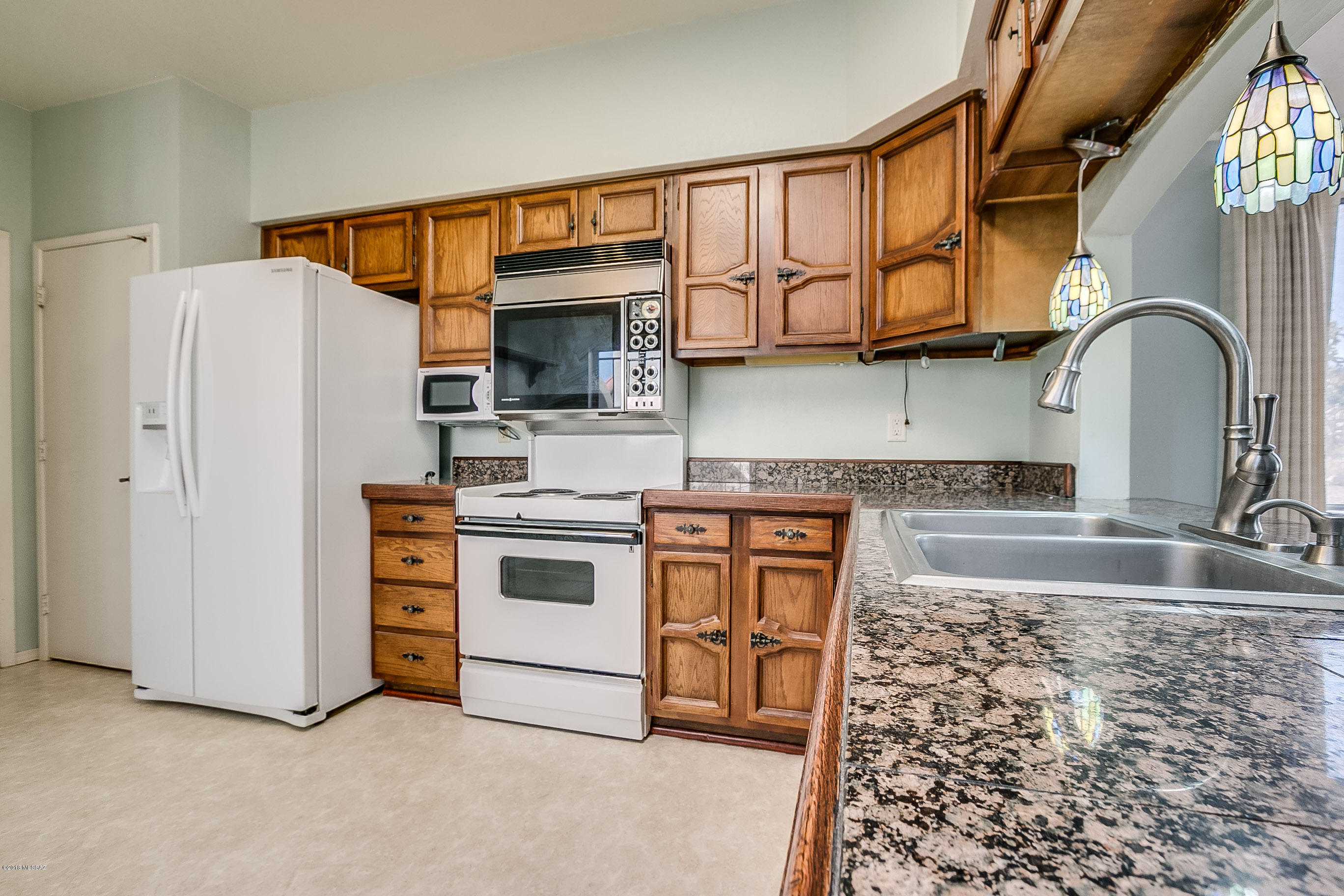 1070 S Horizonte Place