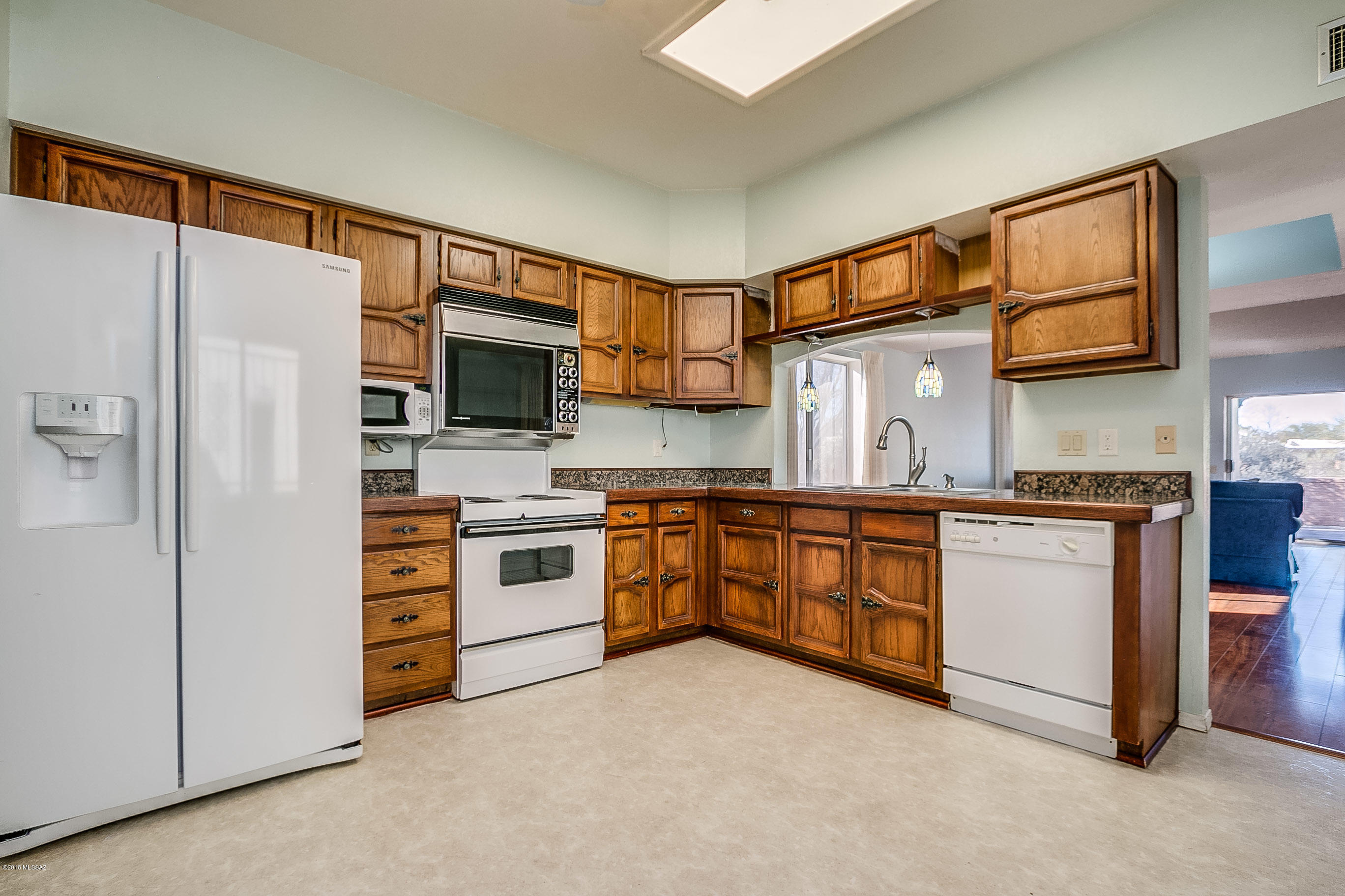 1070 S Horizonte Place