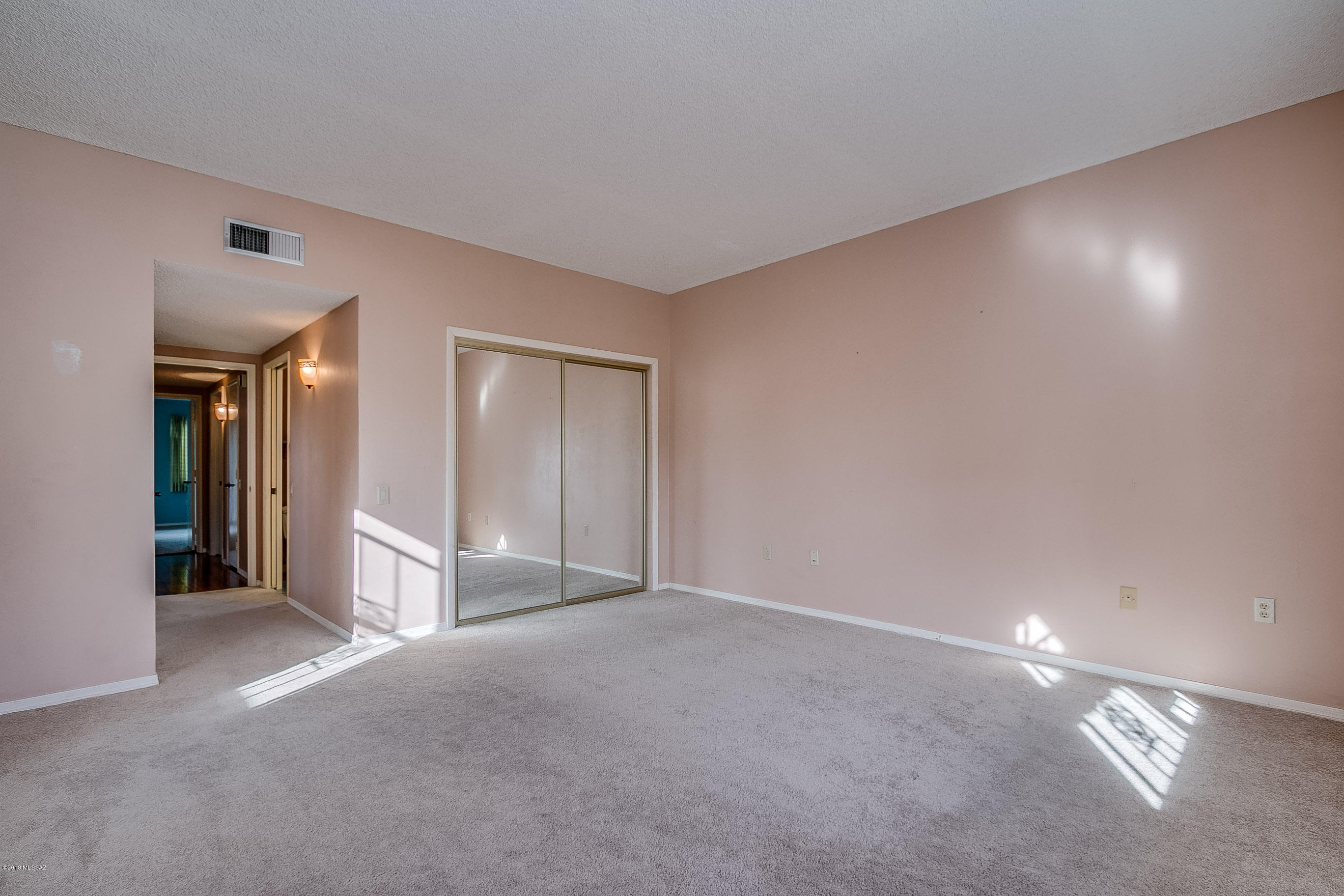 1070 S Horizonte Place