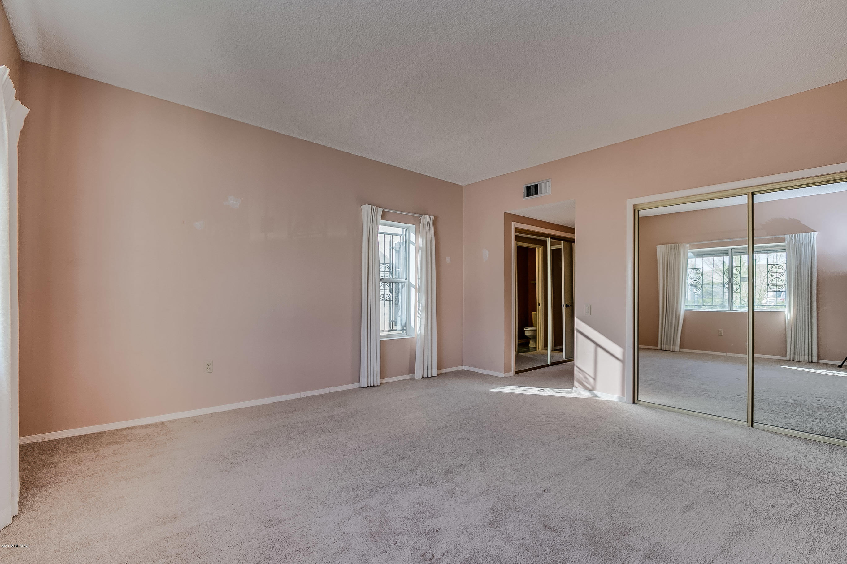 1070 S Horizonte Place