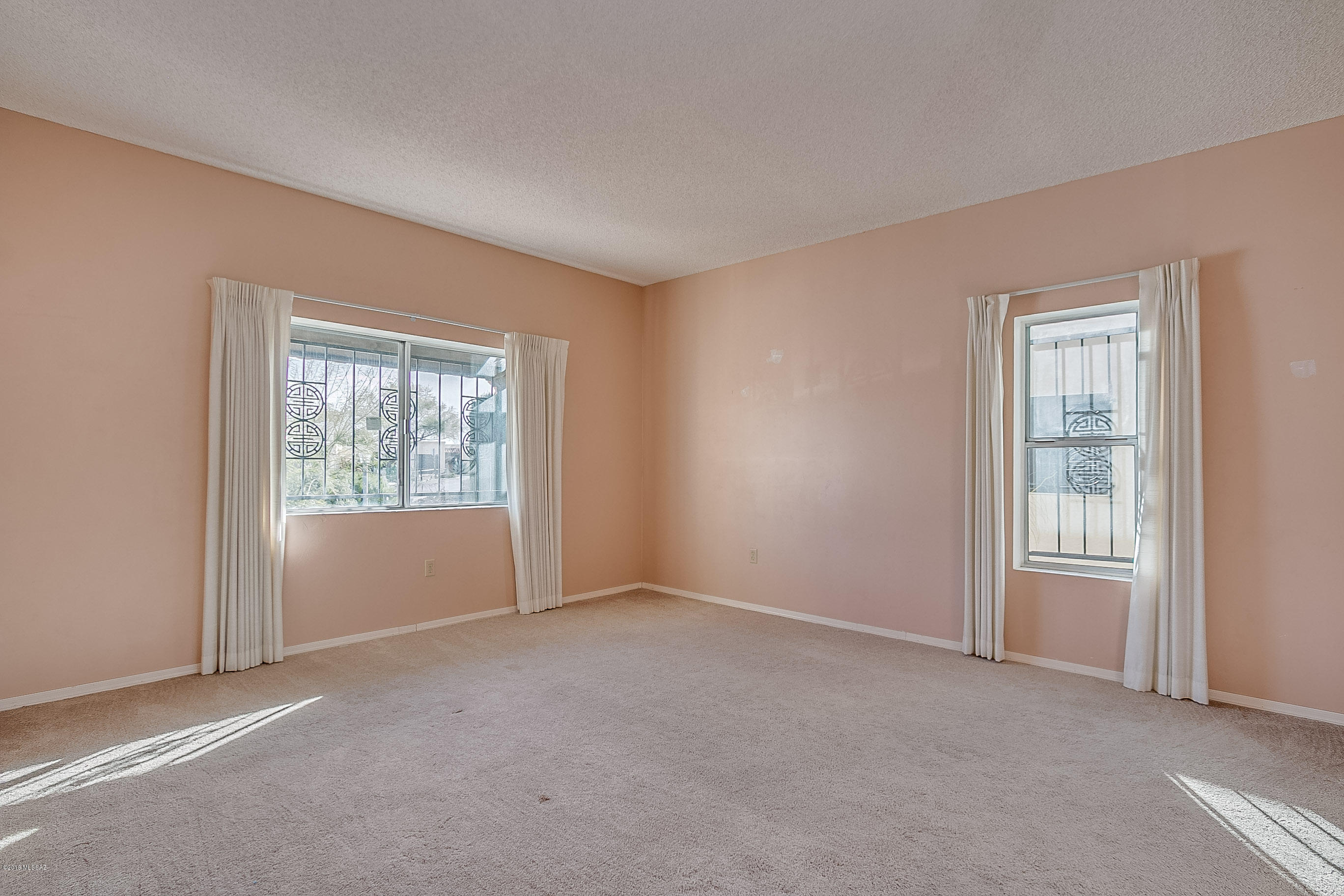 1070 S Horizonte Place