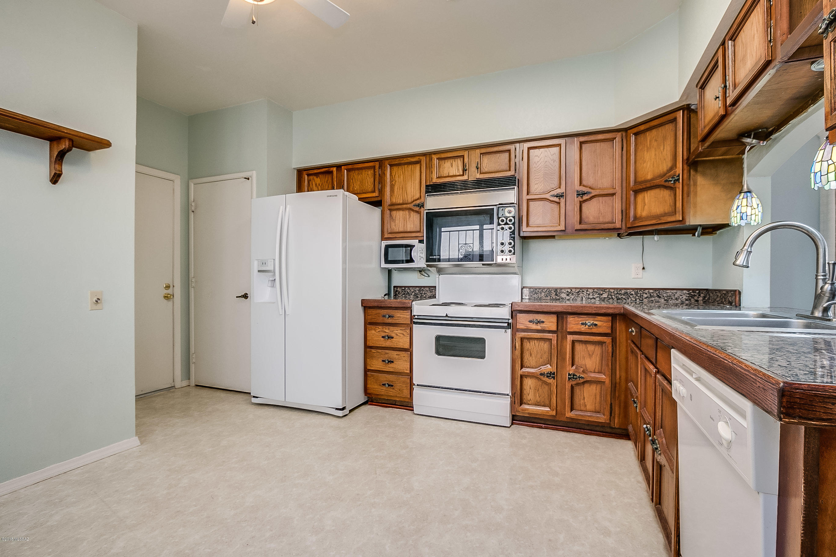 1070 S Horizonte Place